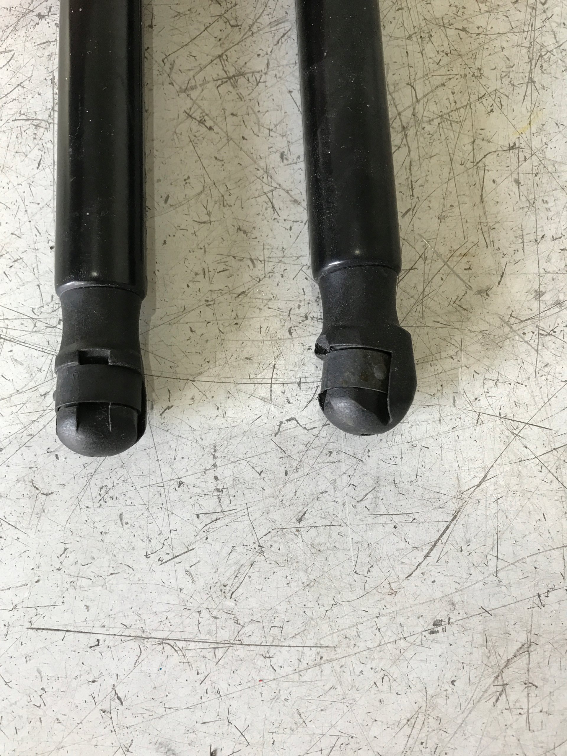 SILOWNIKI bonnet boot AUDI A1 8X 8X4827552