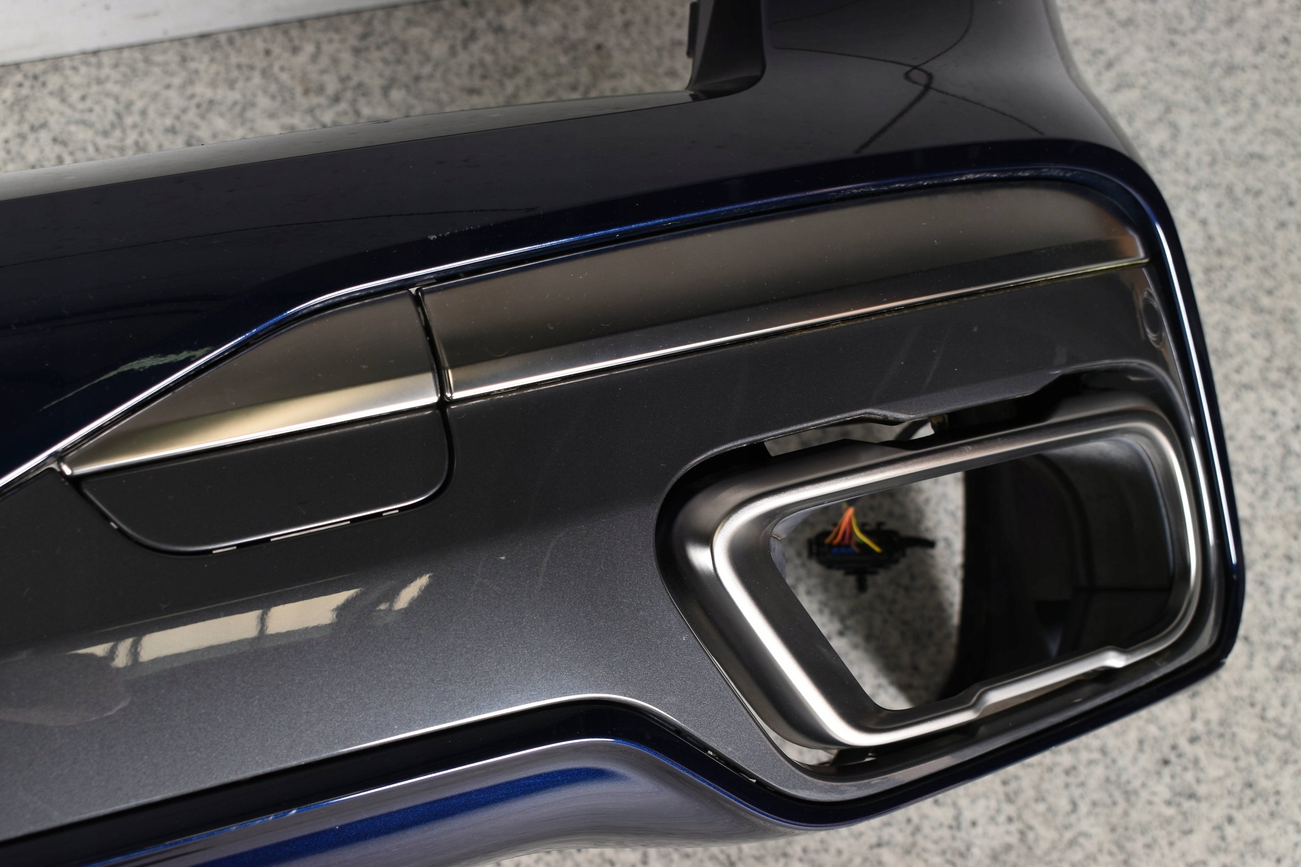 BMW X7 G07 ZDERZAK TYLNY TYŁ CZUJNIKI PDC WYDECH M-PAKIET C3Z M50 Jakość części (zgodnie z GVO) O - oryginał z logo producenta pojazdu (OE)