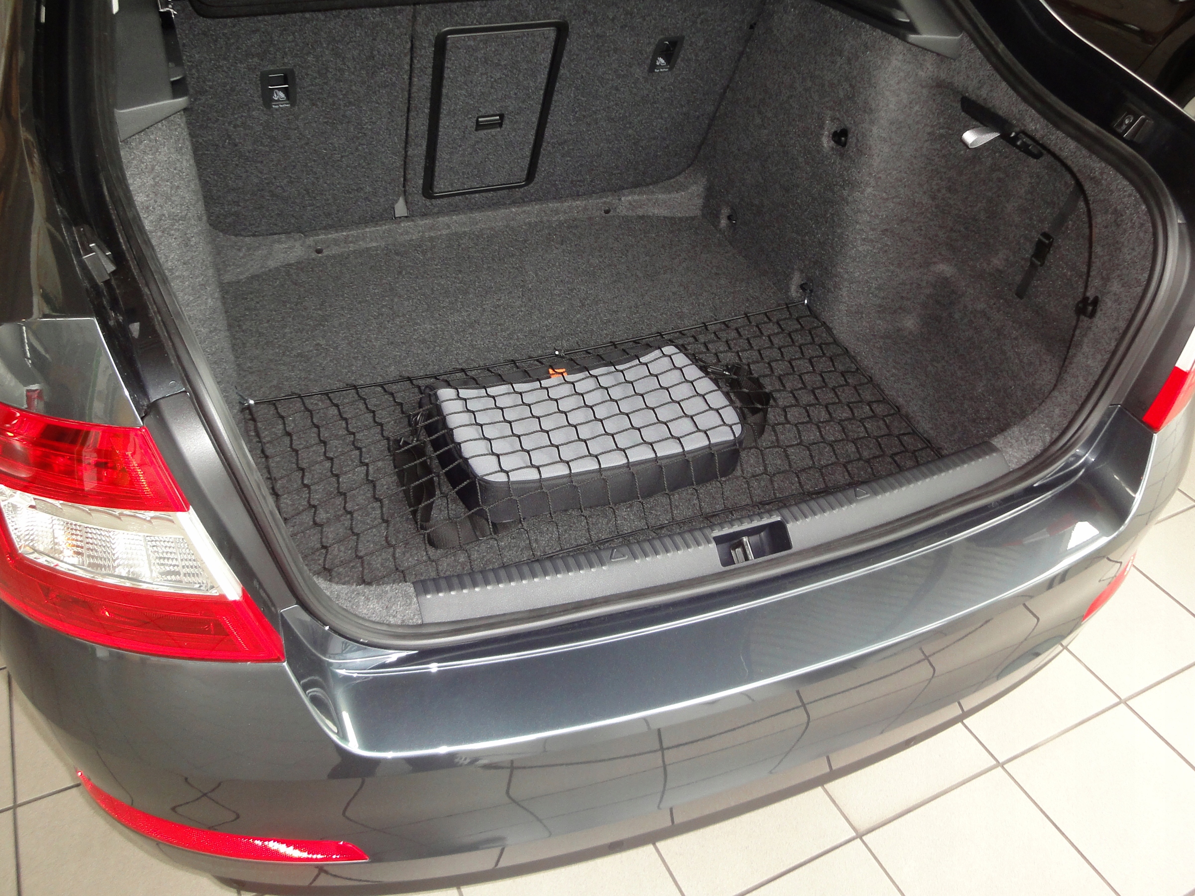 SIATKA BAGAŻNIKA SKODA OCTAVIA III LIFTBACK 2012- Numer katalogowy producenta K0134