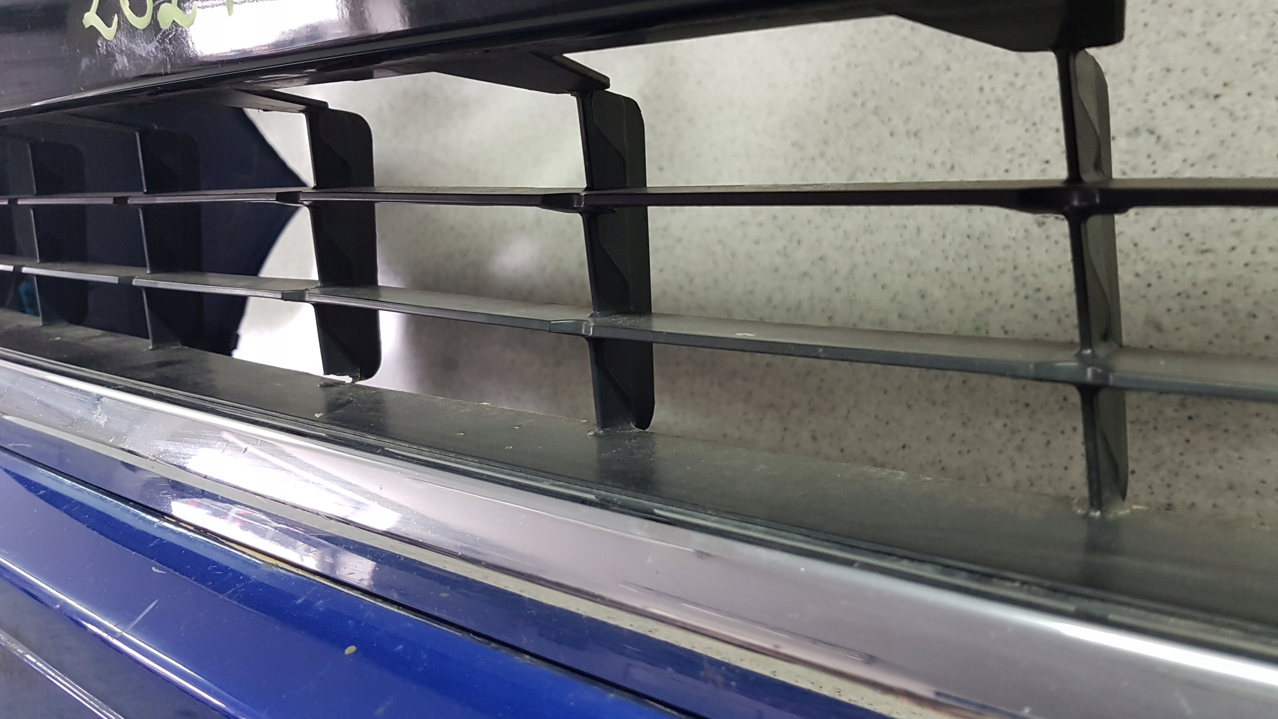 TOYOTA HILUX 2021 - bumper front 2621