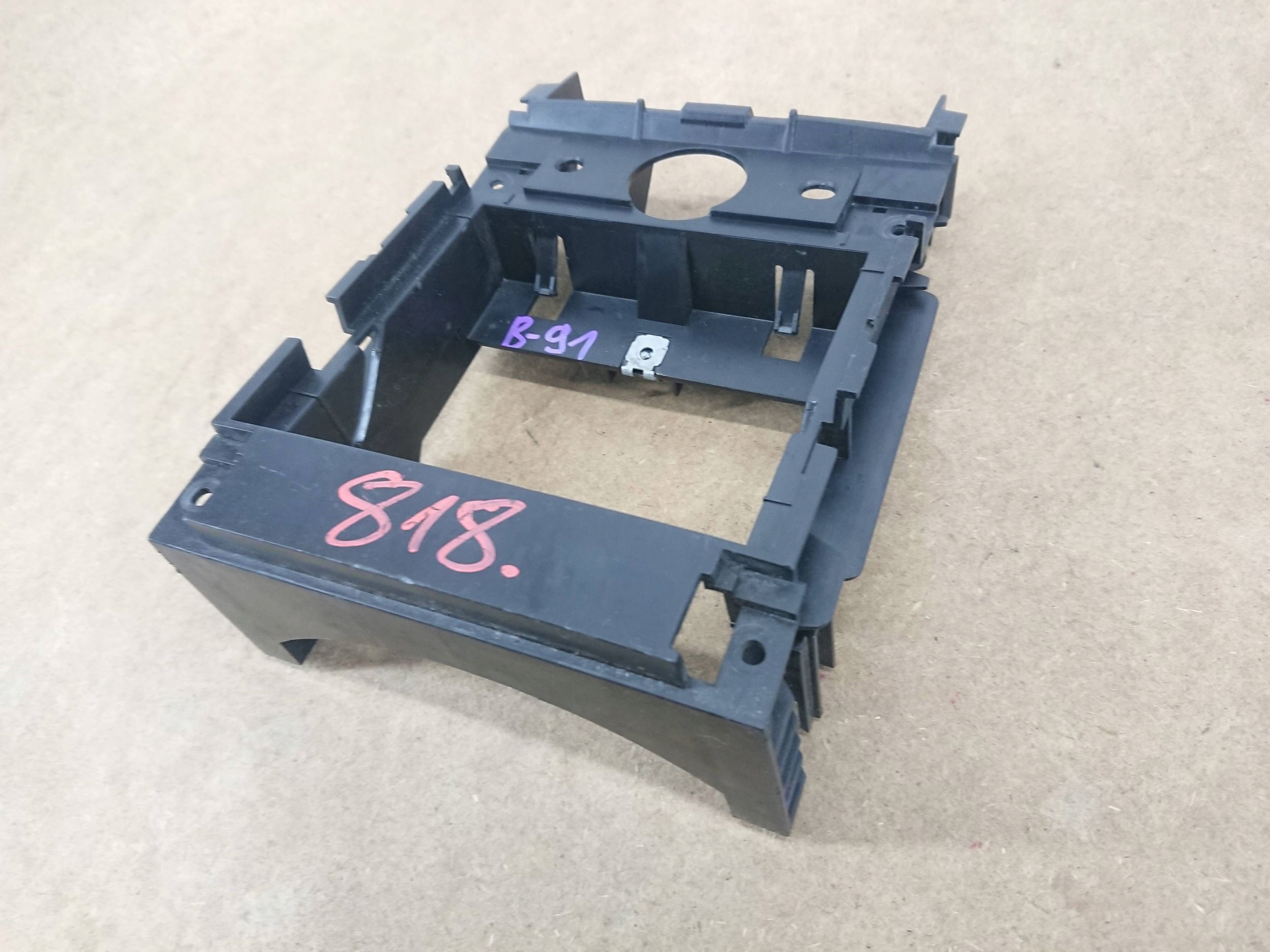 Volkswagen Caddy 1T0 Support plaque popielniczki