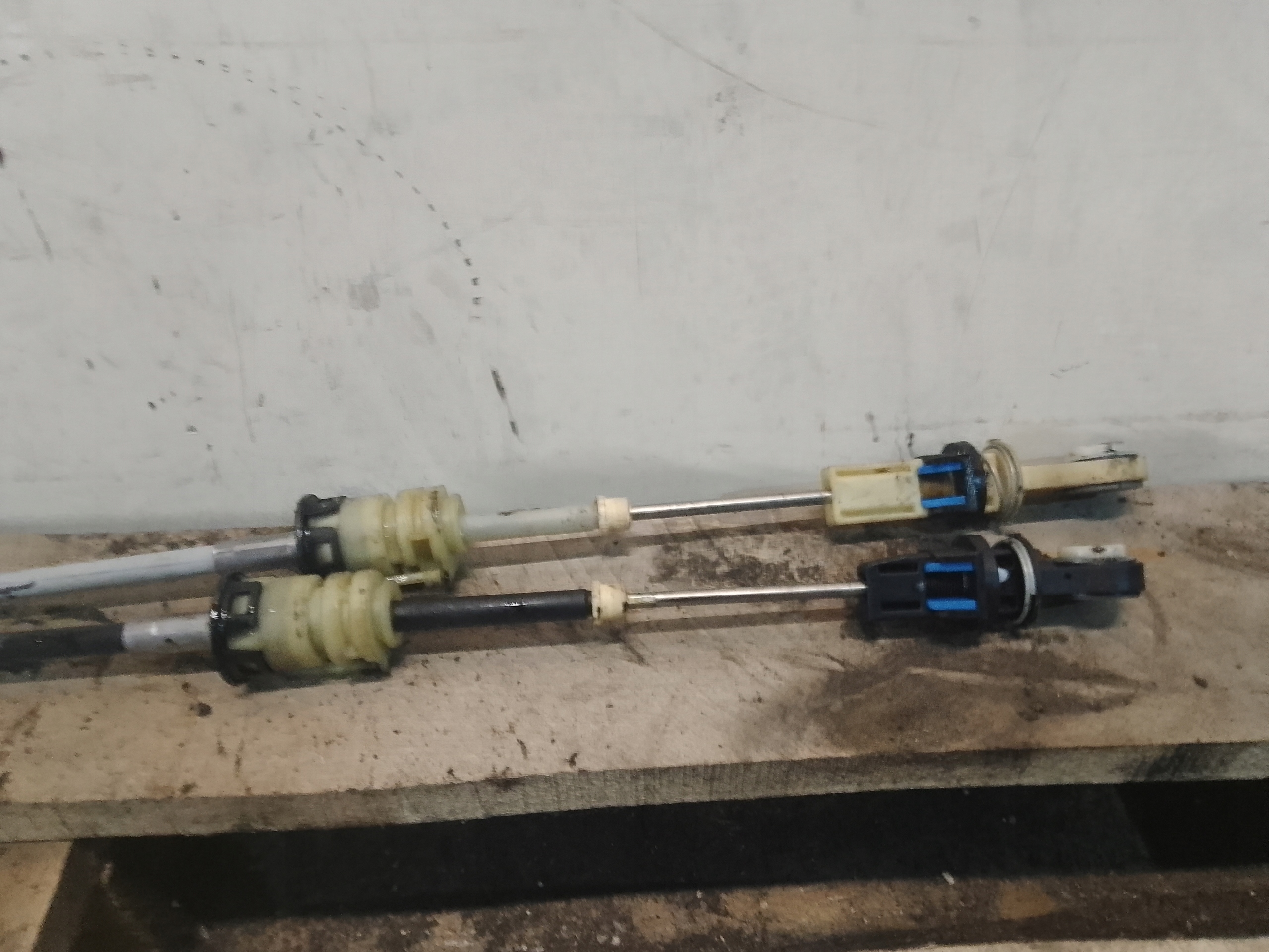 CÂBLE MÉCANISME LEVIER VITESSE ENGRENAGE OPEL ASTRA J 1.6 55488636