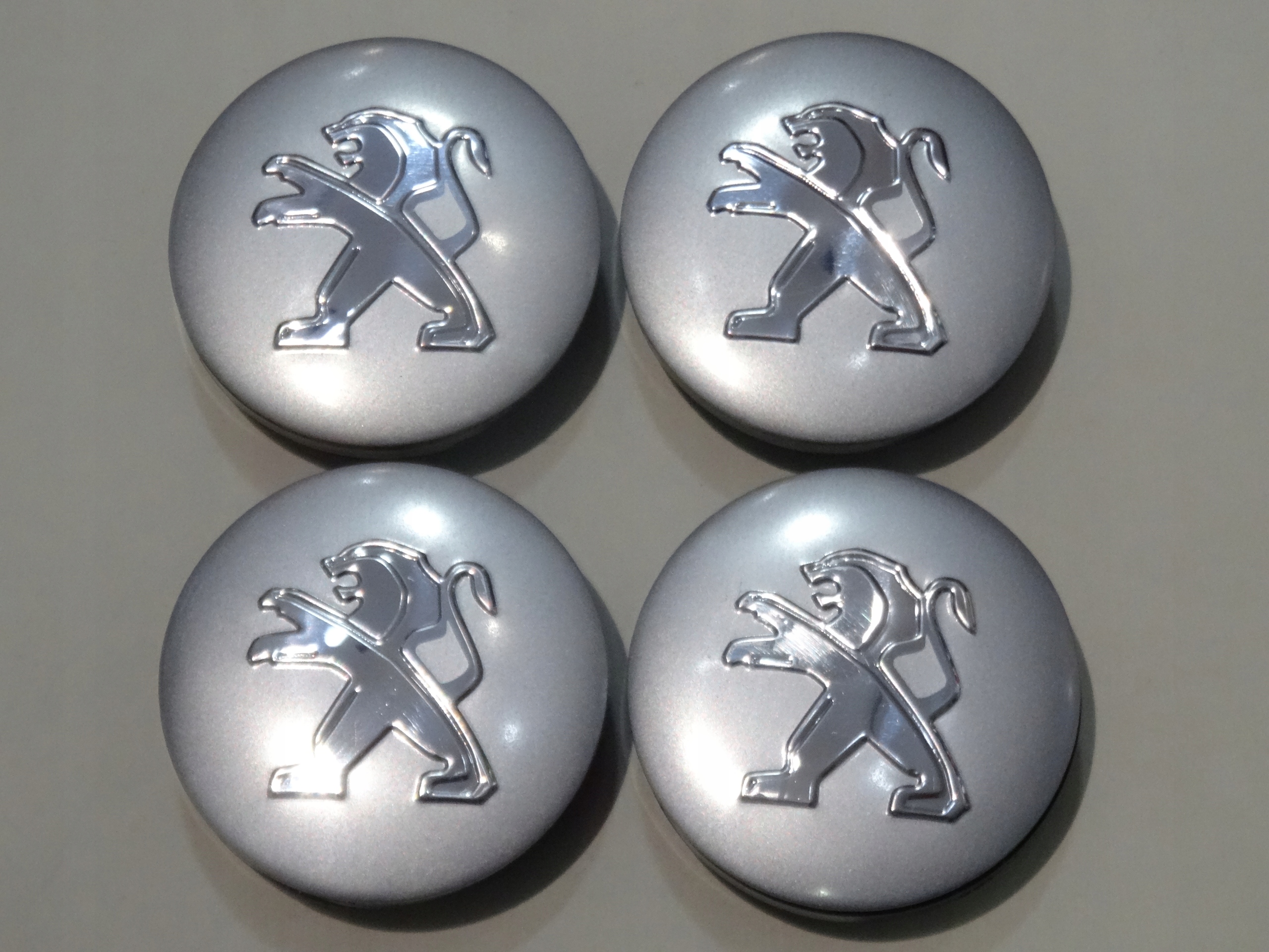 

4x Dekle dekielki emblematy na felgi Peugeot 56 mm