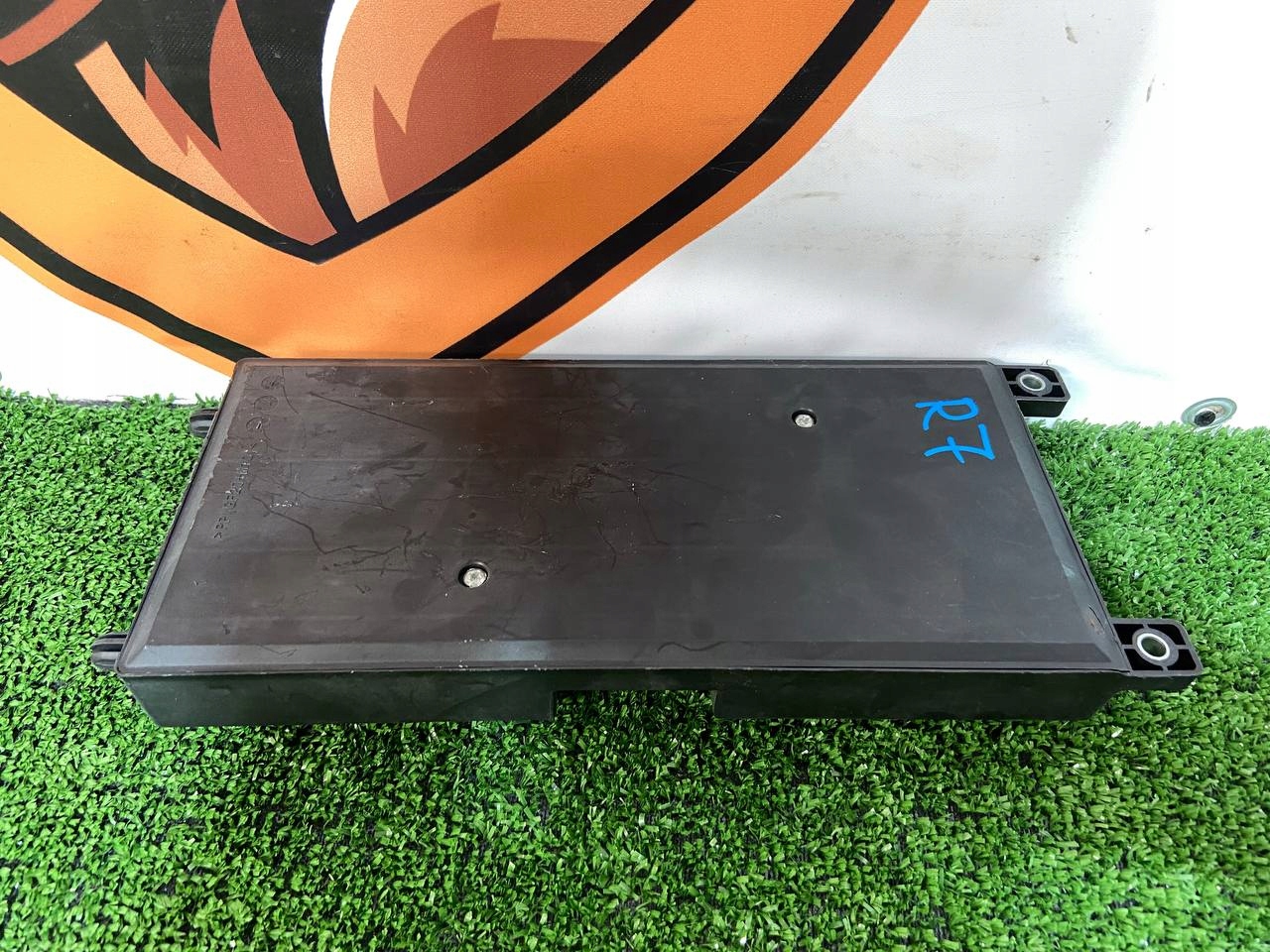 SKRZYNKA BEZPIECZNIKÓW RANGE ROVER SPORT L494 JPLA-14F041-BD Numer katalogowy części LR125944