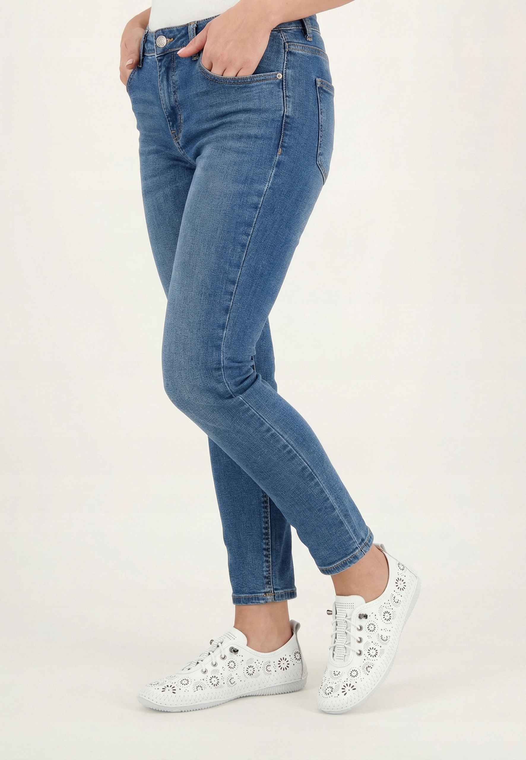 Venezia buty damskie białe sportowe z ażurowym wzorem skórzane rozmiar 39