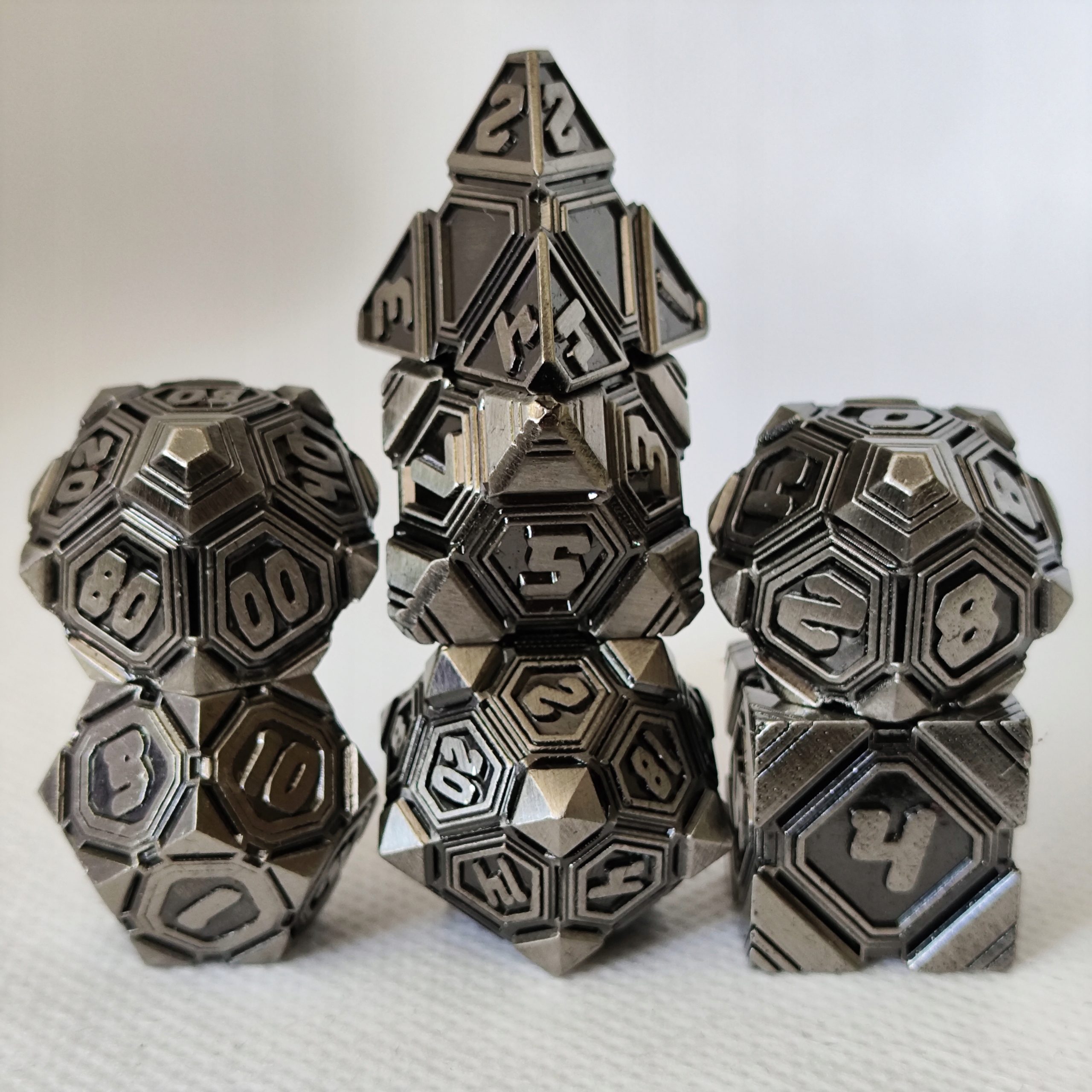 Zestaw 7 Metalowych Kości Futurystyczne Sci-fi Geometry Wysokiej Jakości