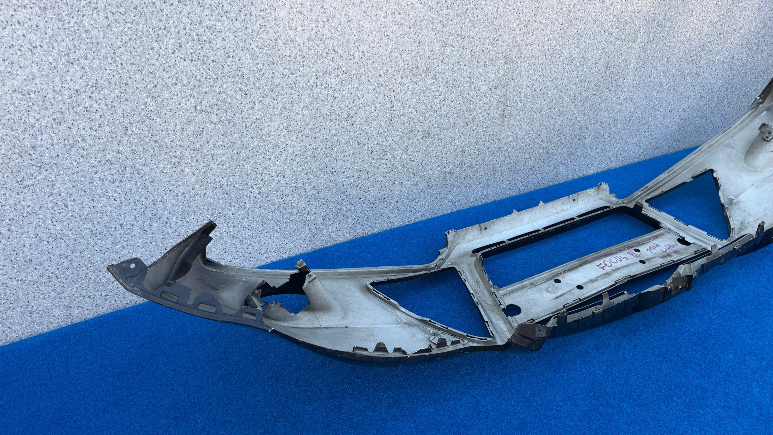 FORD FOCUS 3 III MK3 10-14 ROK bumper front without CZUJNIKOW 13AG