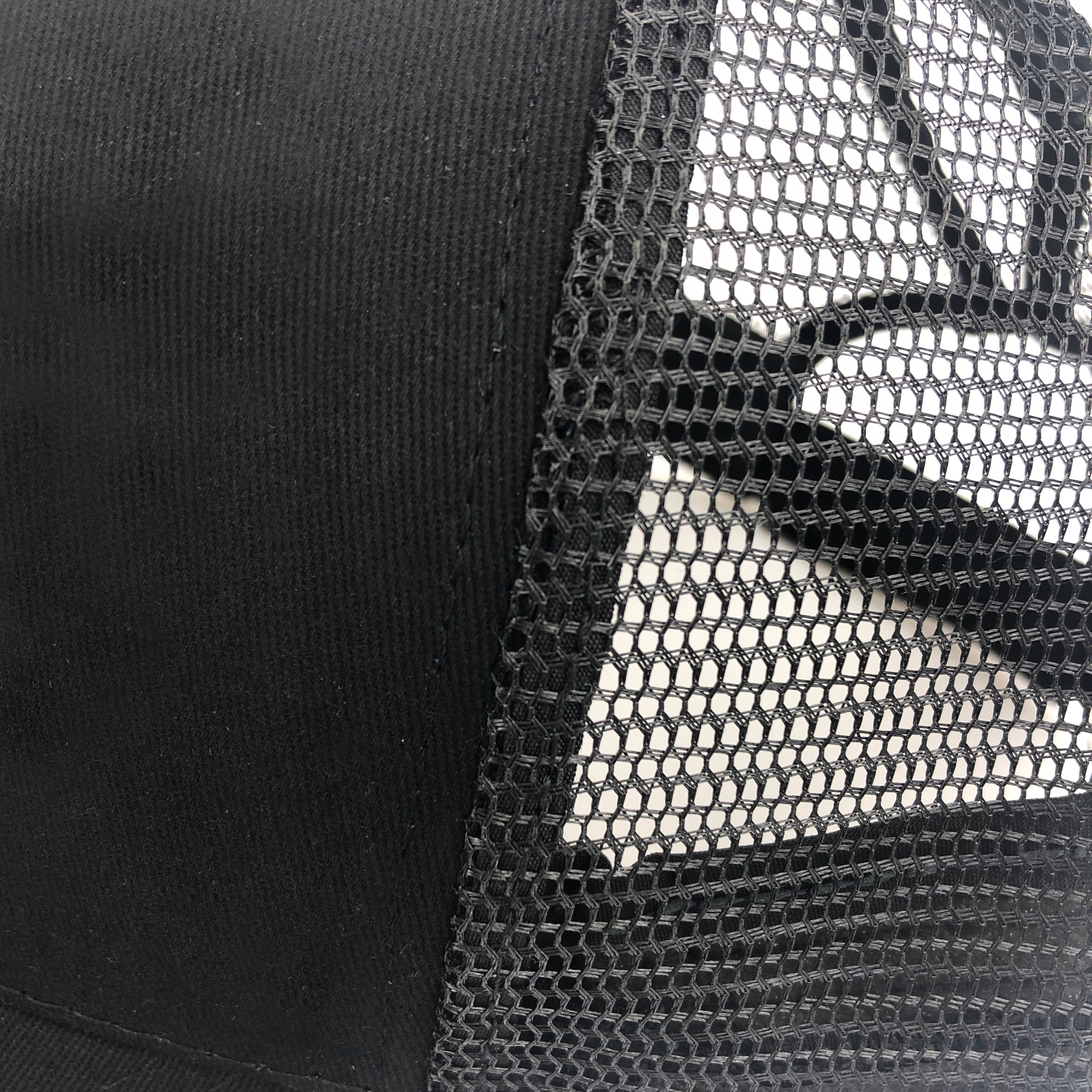 CZAPKA z Daszkiem damska Czarna na kitkę Siateczka Materiał dominujący inny