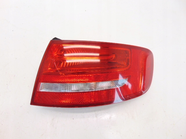 LAMPA PRAWA PRAWY TYŁ TYLNA W BŁOTNIK AUDI A4 B8 LIFT KOMBI 8K9945096