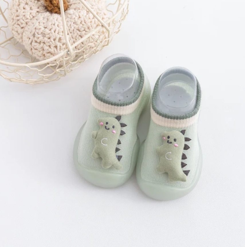 Skarpetobuty z gumową podeszwą KAPCIE chłopięce 26/27 15,5cm 2-4 L DINOZAUR Kolor zielony