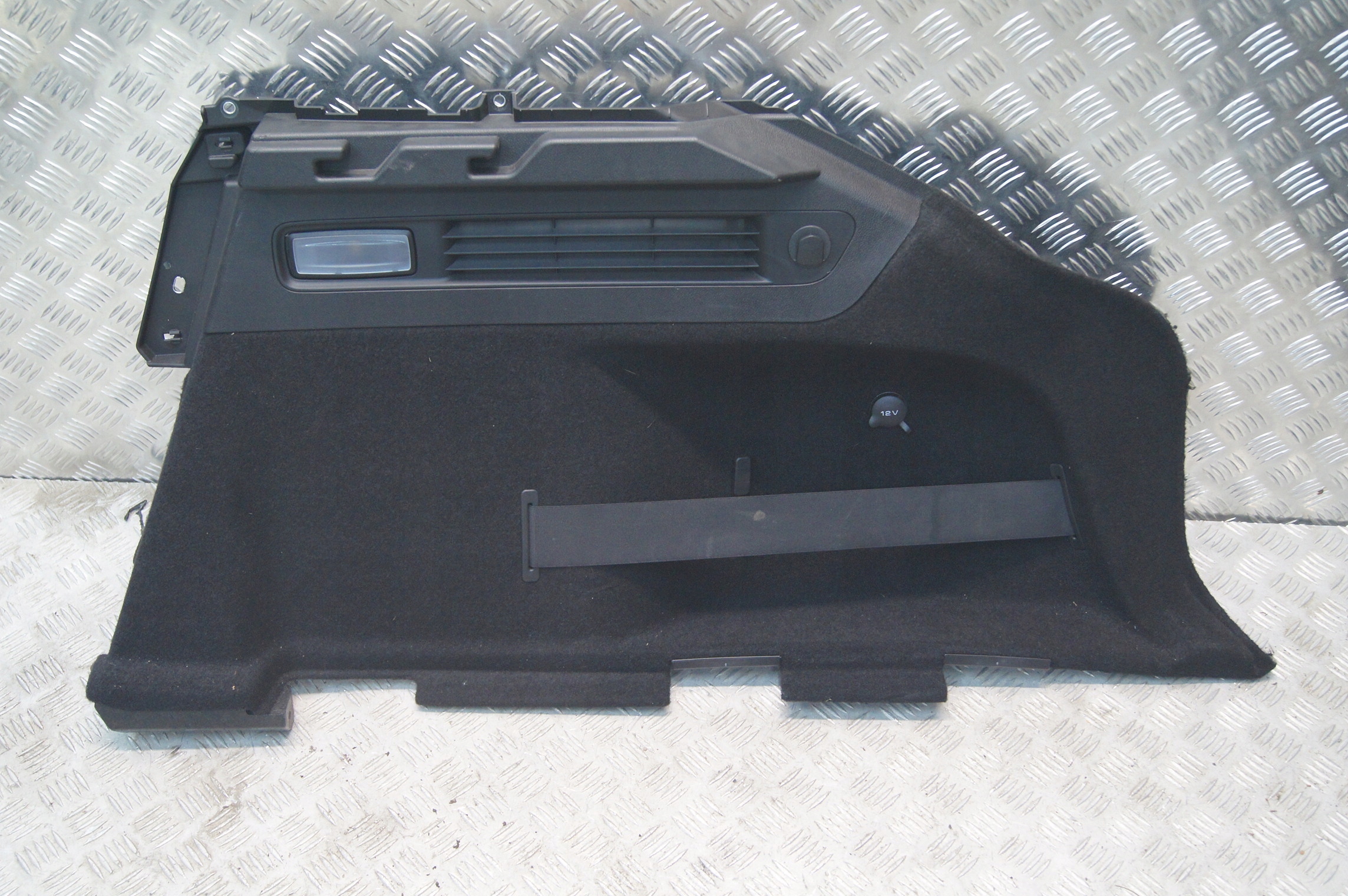 Maserati Levante бекон багажник правый