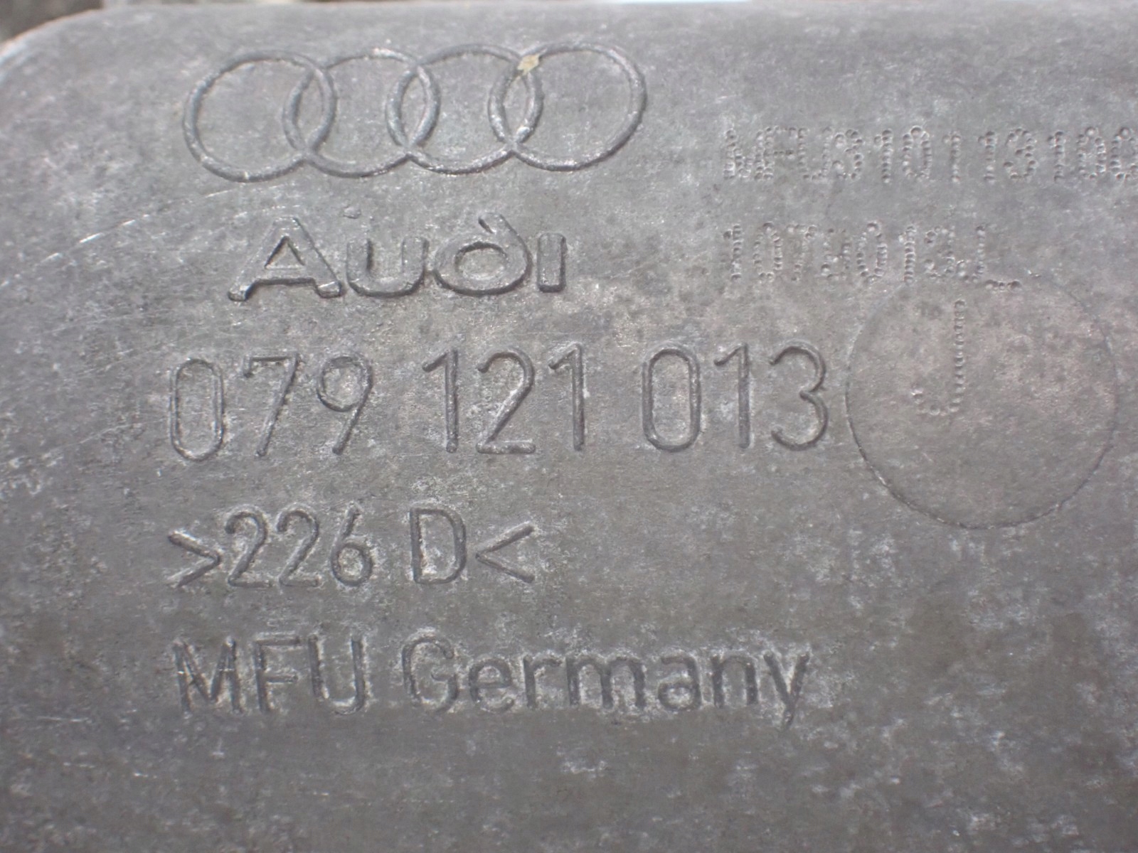 насос воды Термостат 4.0 TFSI Audi A8 D4 079121013