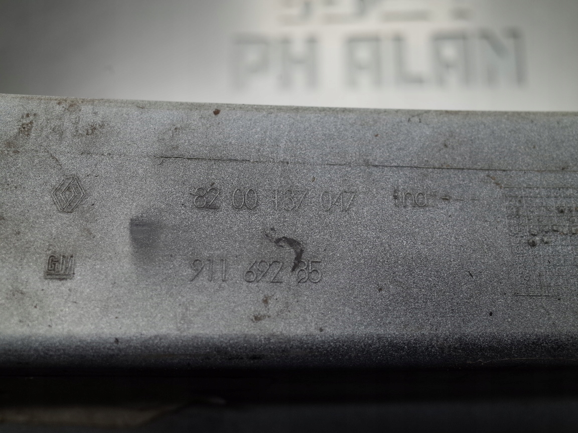 nissan PRIMASTAR и решетка радиатора бампера 8200137047