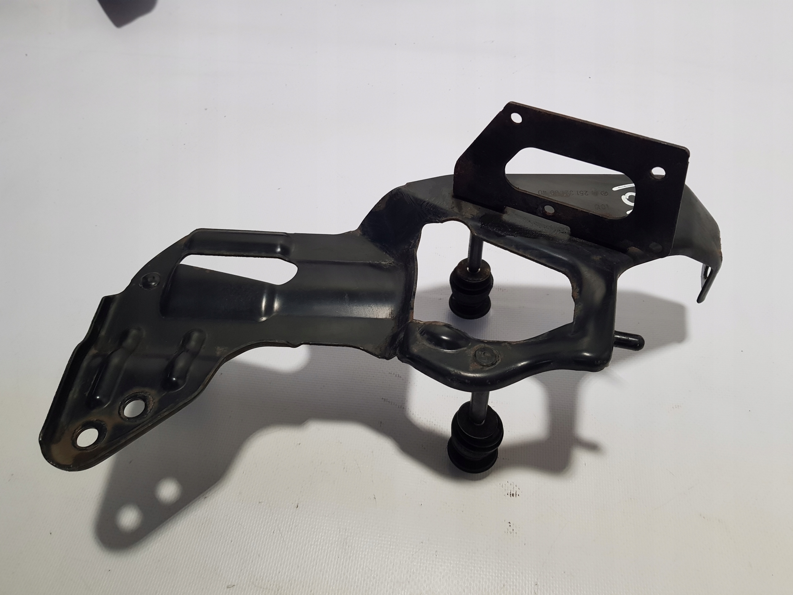 bracket KOMPRESORA AIRMATIC SPREZARKI MERCEDES W251