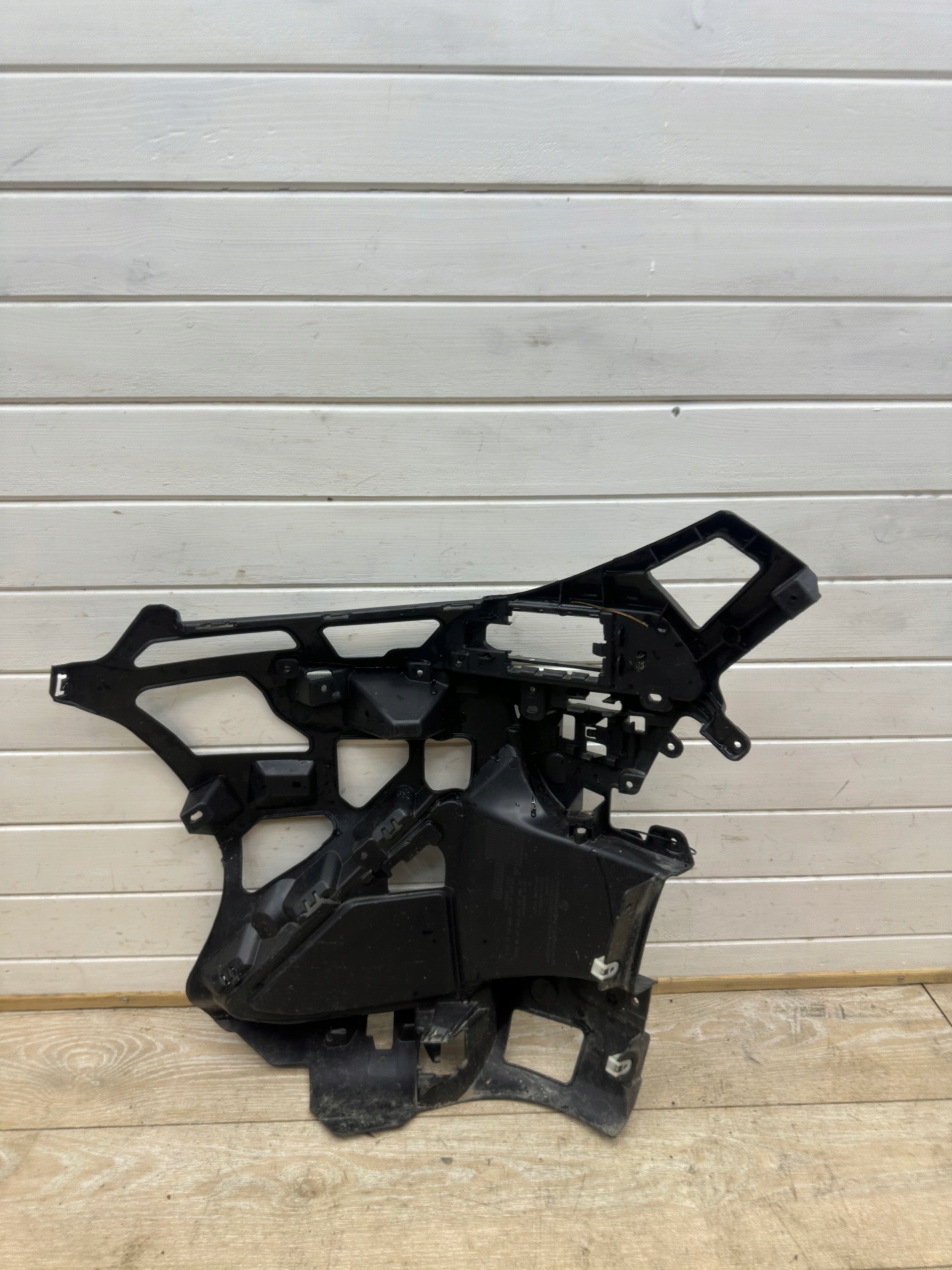 bumper bracket right front BMW X1 U11 9881916