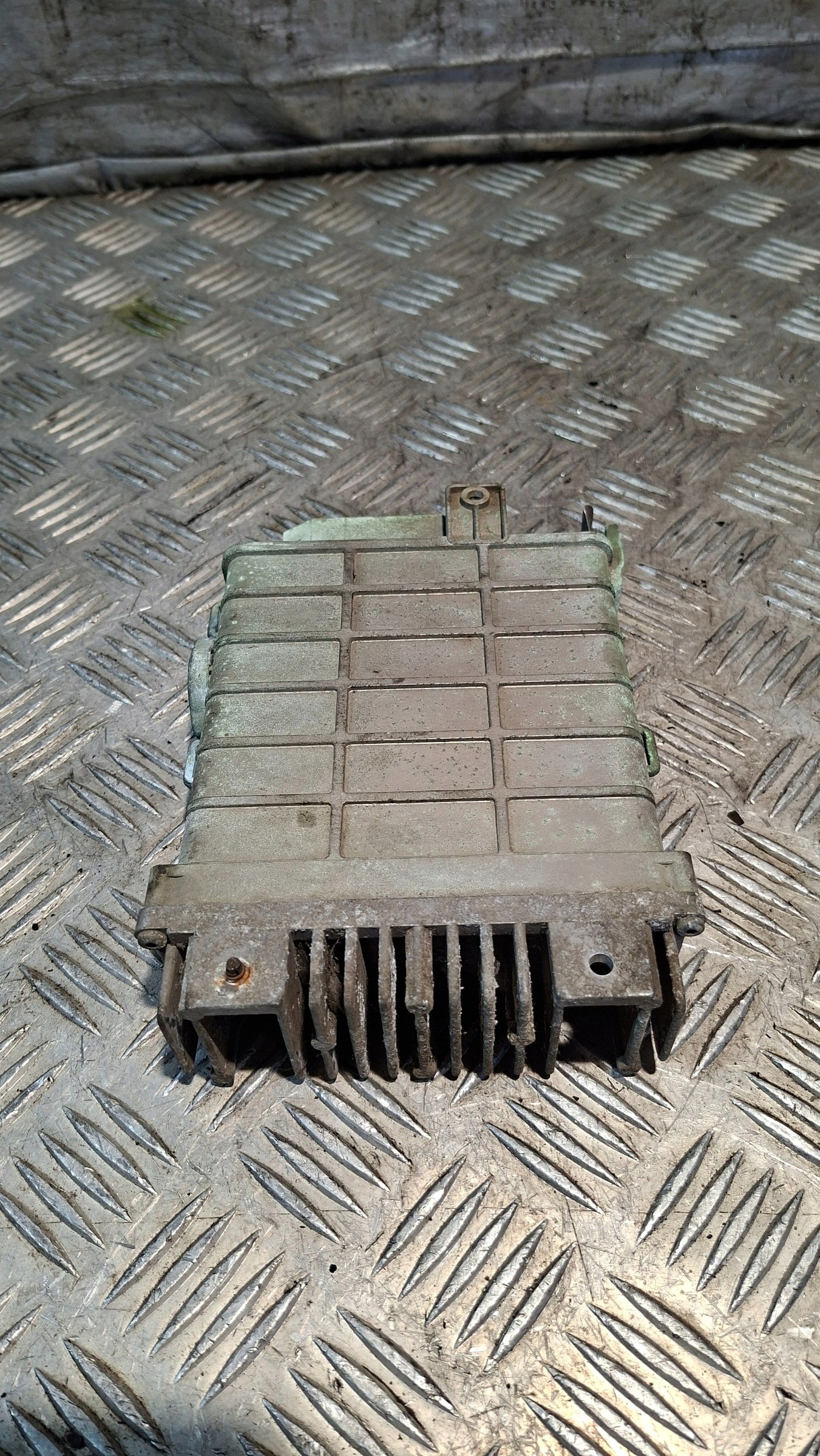 control unit of the engine VW GOLF II 1.6