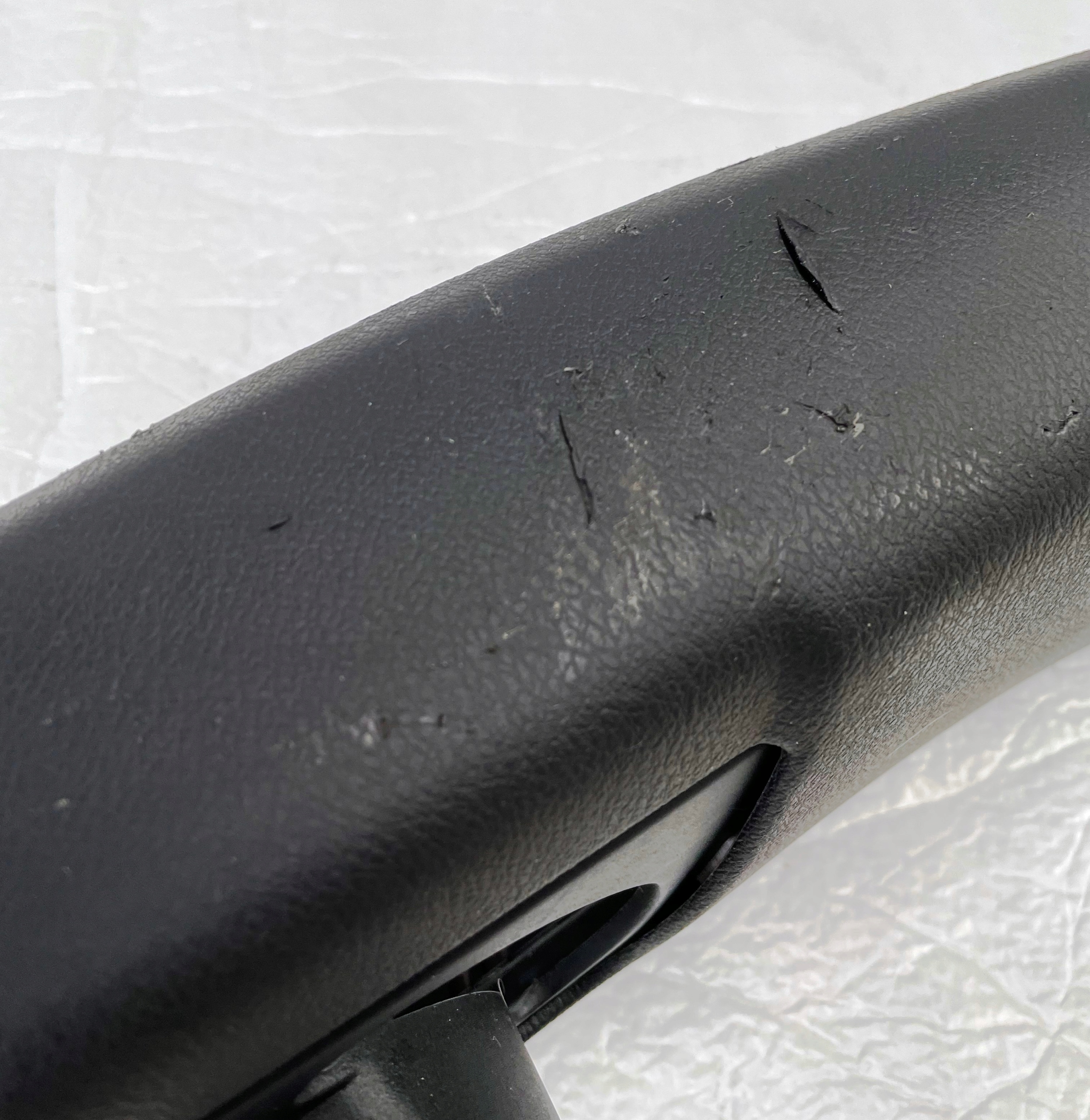 JEEP CHEROKEE KL 14-18 OSŁONA POSZYCIE SŁUPKA LEWY Producent części Jeep OE