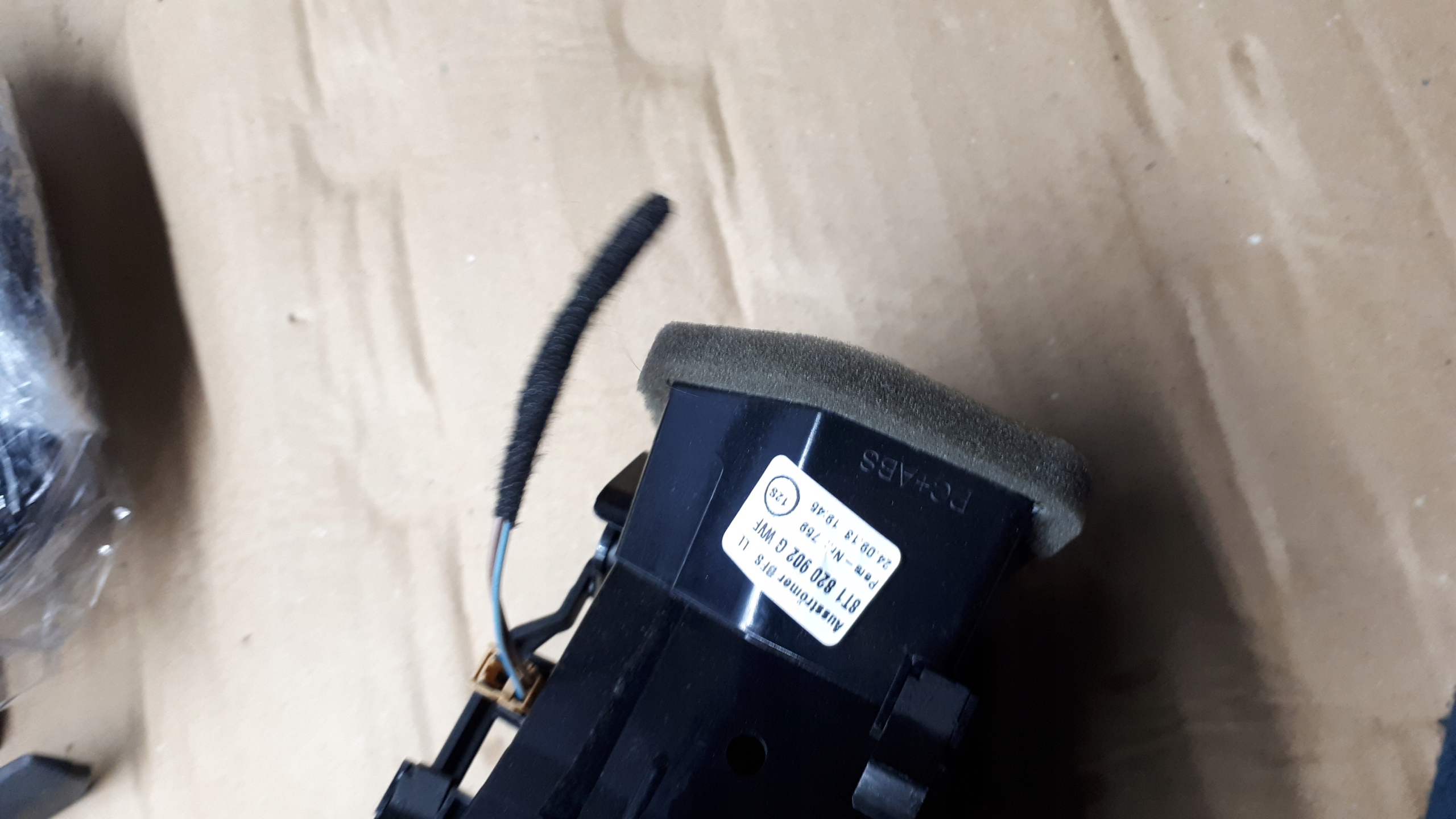 S4 B8 LIFT grid air conditioning devices right front 8T1820902G