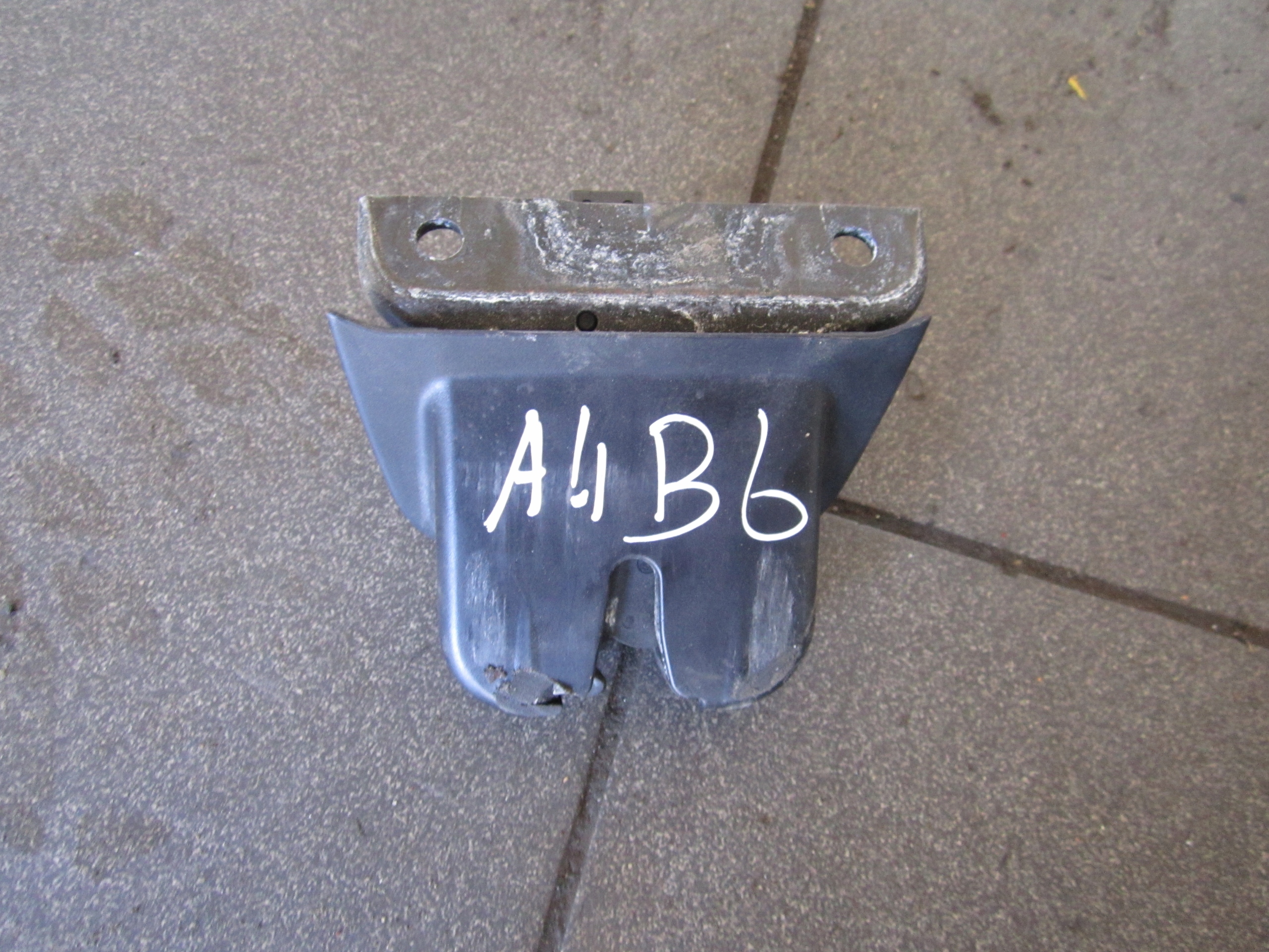 AUDI A4 B6 замок задніх дверей багажника Універсал