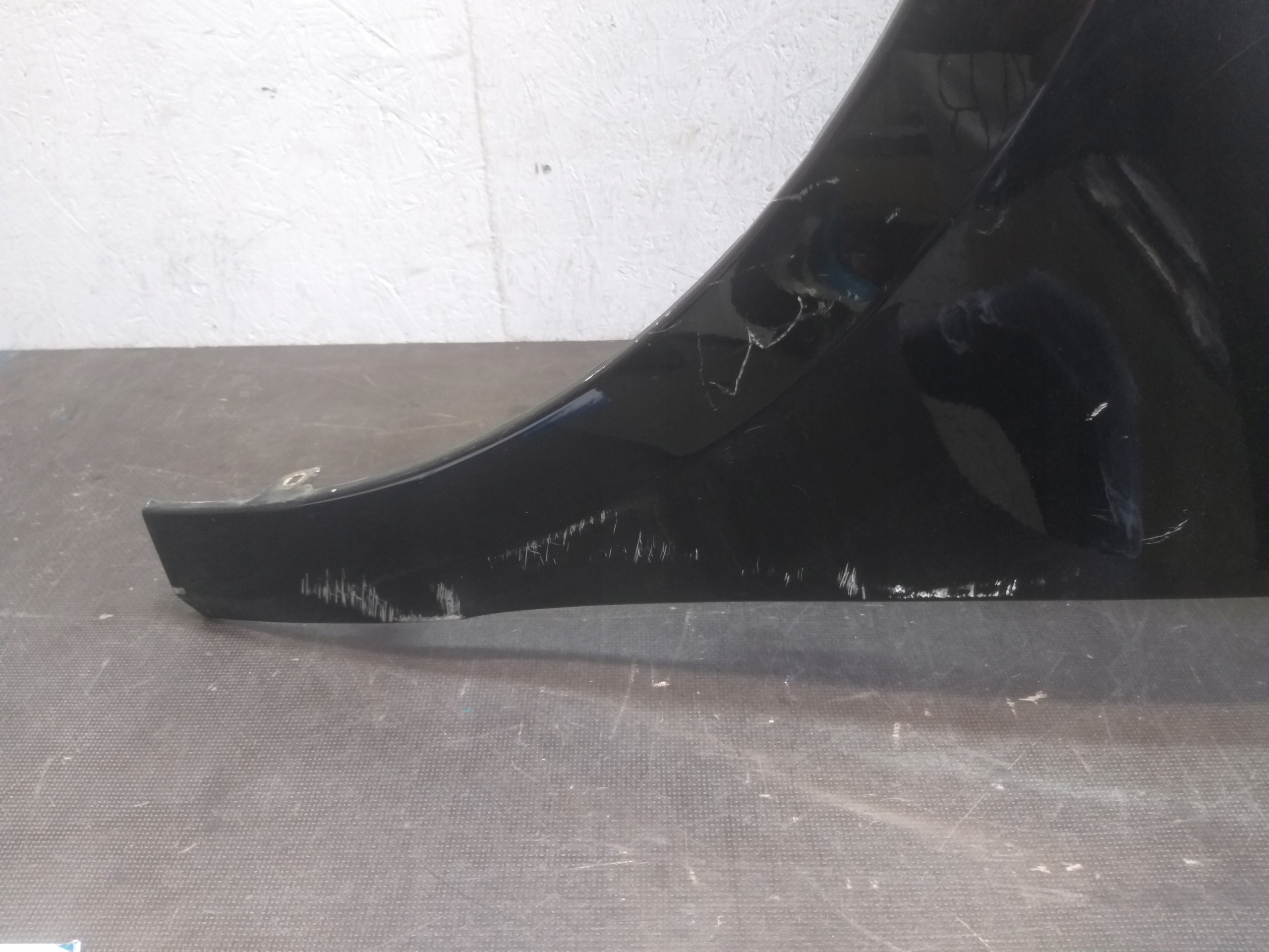 FENDER FRONT LEFT SKODA SUPERB II 2 3T