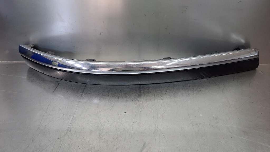 KRATKA ZDERZAKA PRAWA CHROM 08693645 VOLVO S60 LIFT 04-09R