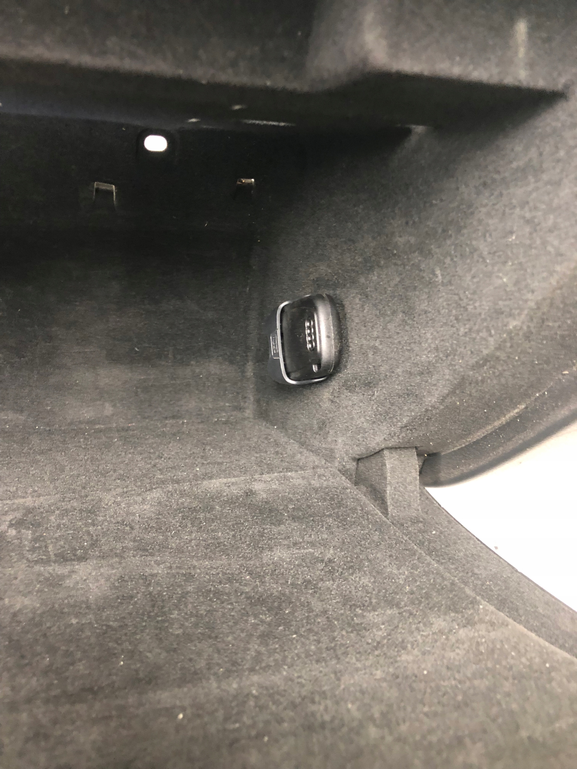 Handschuhfach des Beifahrers AUDI A4 B8 8K1857035