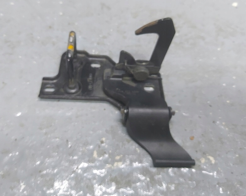 3T0823480 - SKODA SUPERB II 3T0 08-15 БОЛТ ЗАМОК КАПОТА