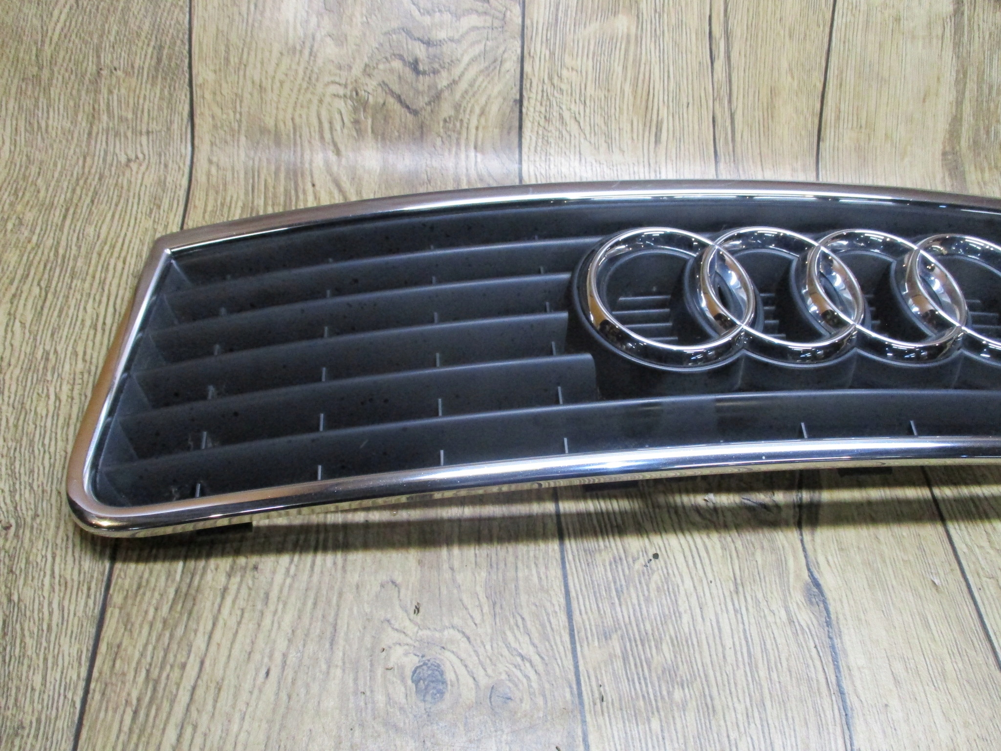решетка радиатора A6 C5 рестайлинг 4.2 V8 4B3853651