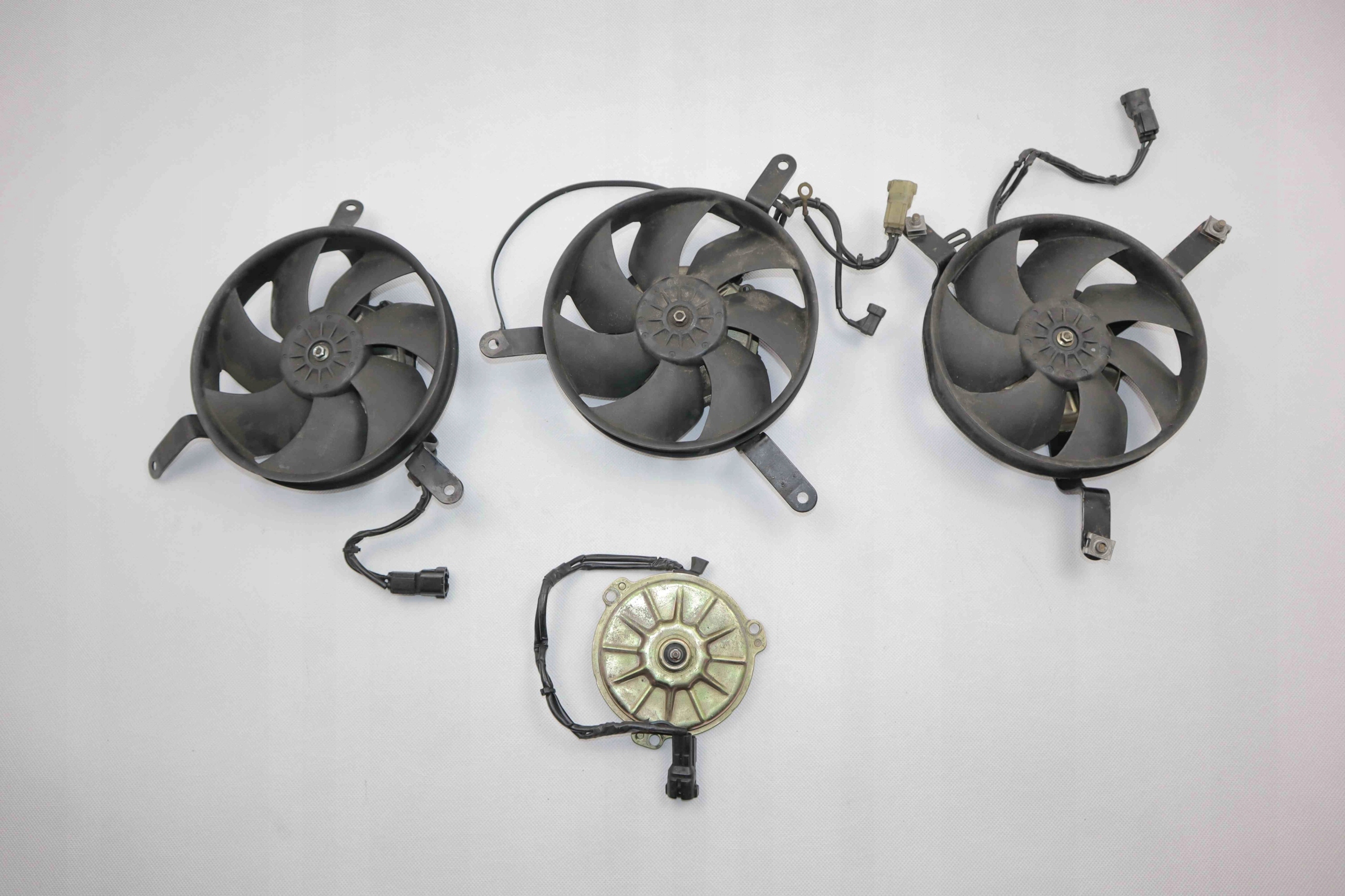 HONDA CBR 1100XX Wentylator Chłodnicy Wiatrak