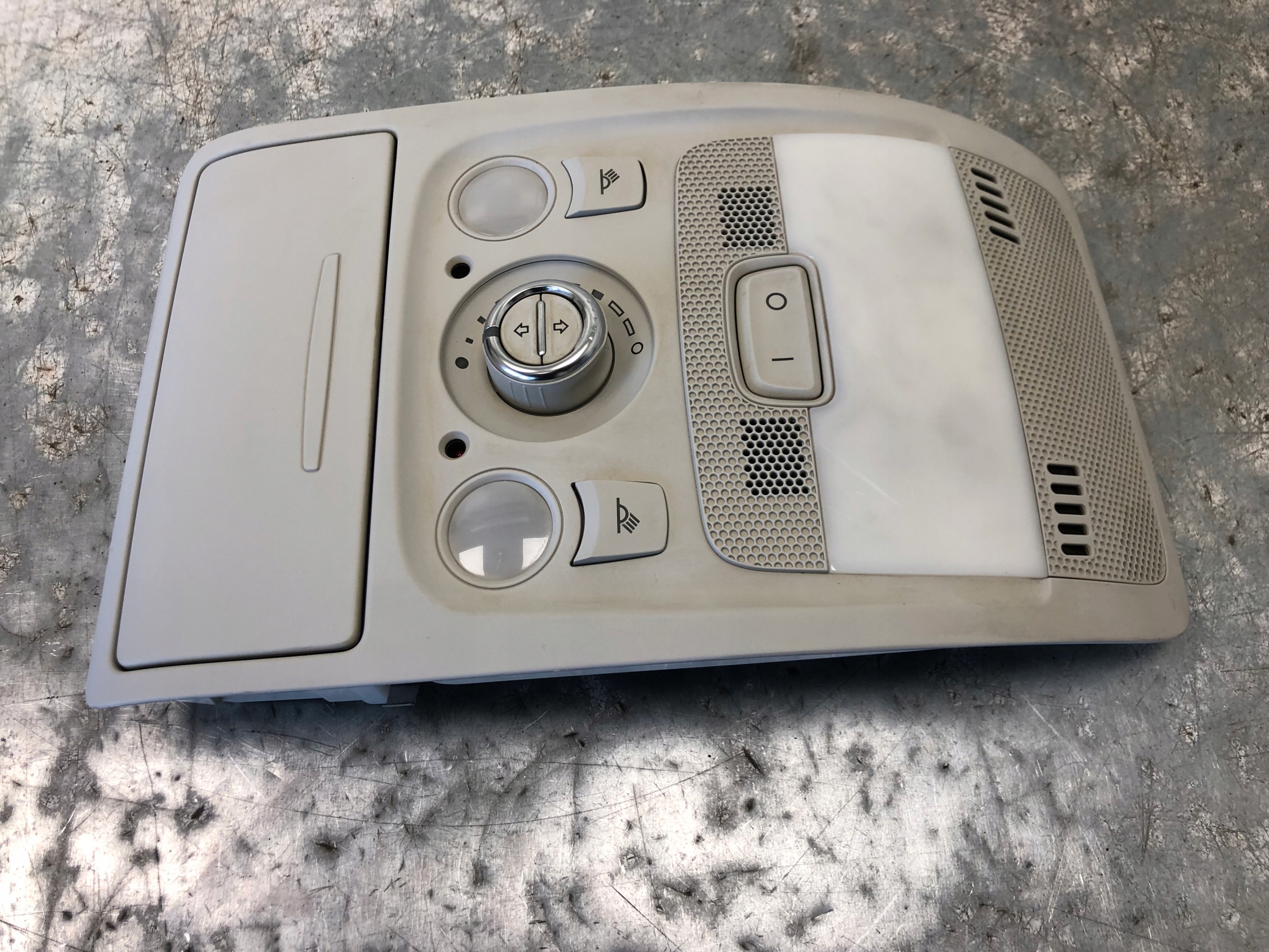 FANALE CIELO INTERNO AUDI A4 B8 8T0947135E