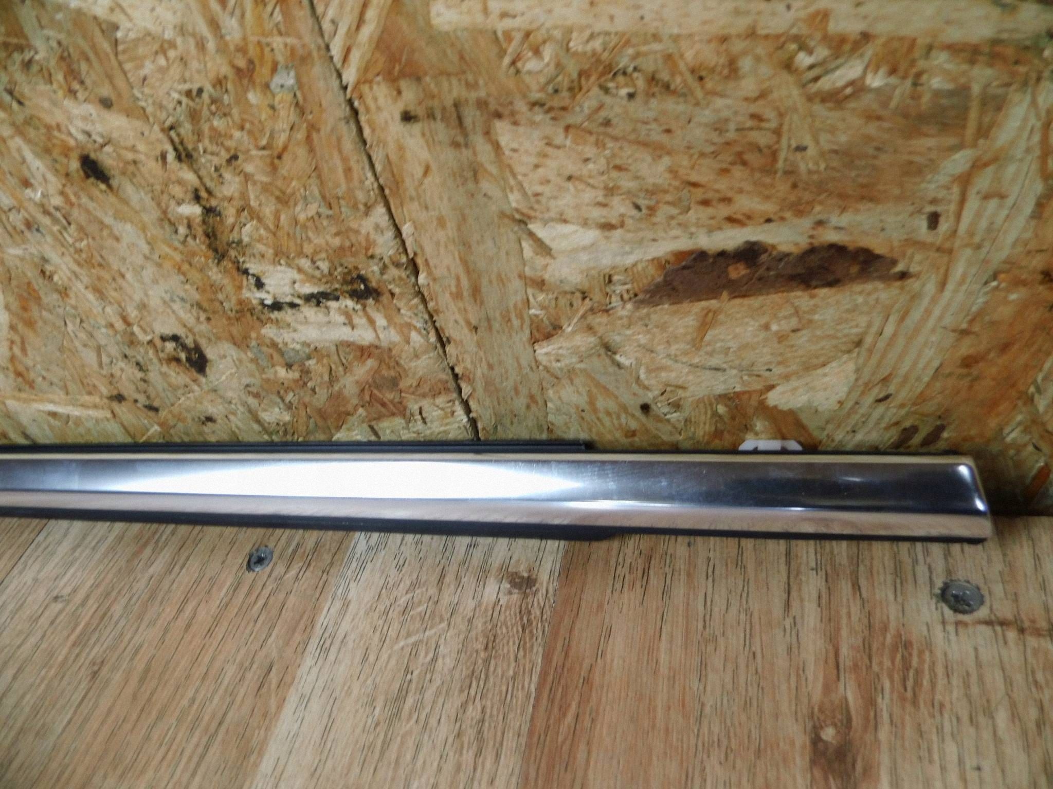 Volvo XC60 II moulding dust door right front front 32229815