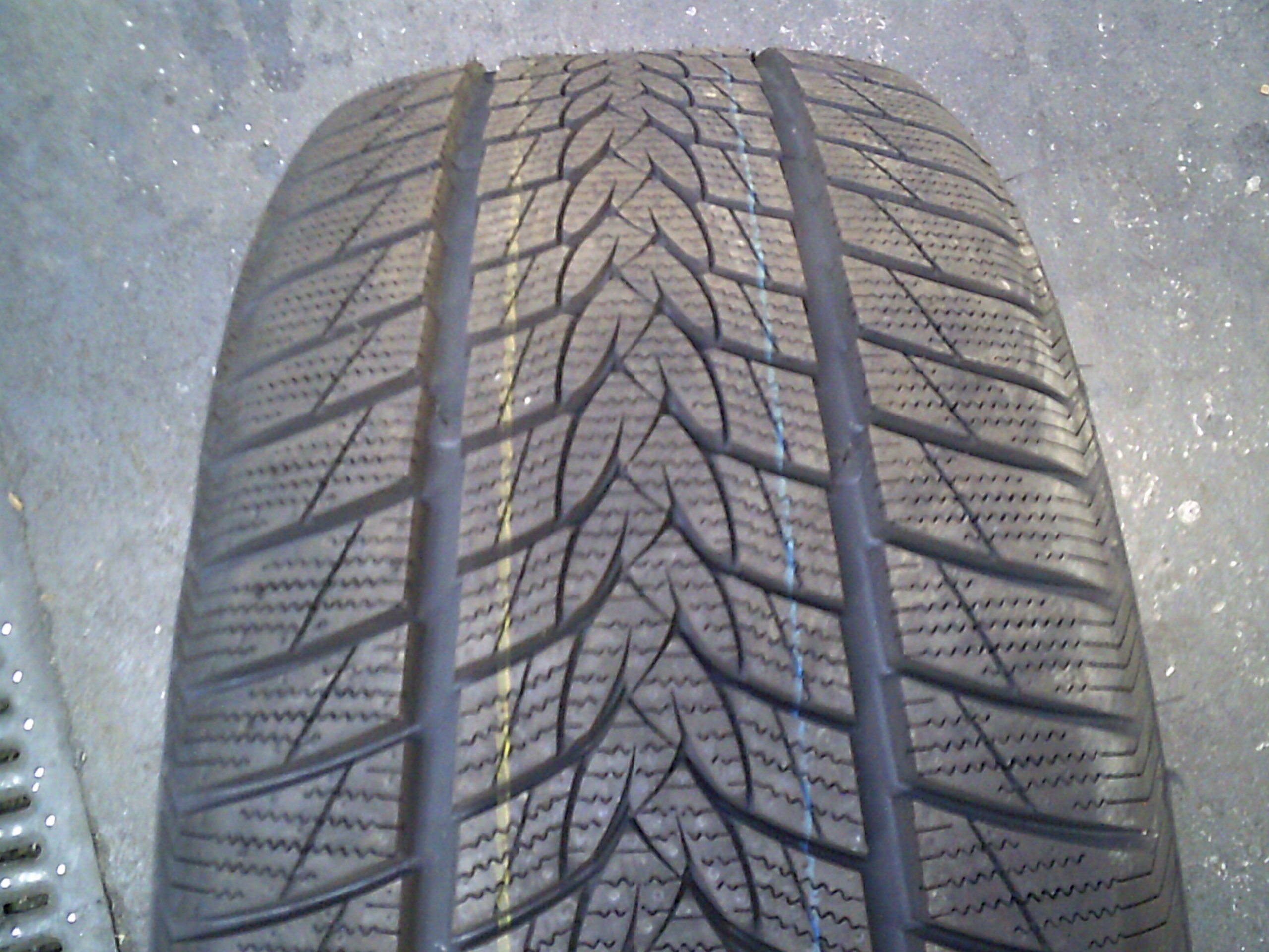 Minerva Frostrack Uhp 215/45R16 Nová 2024