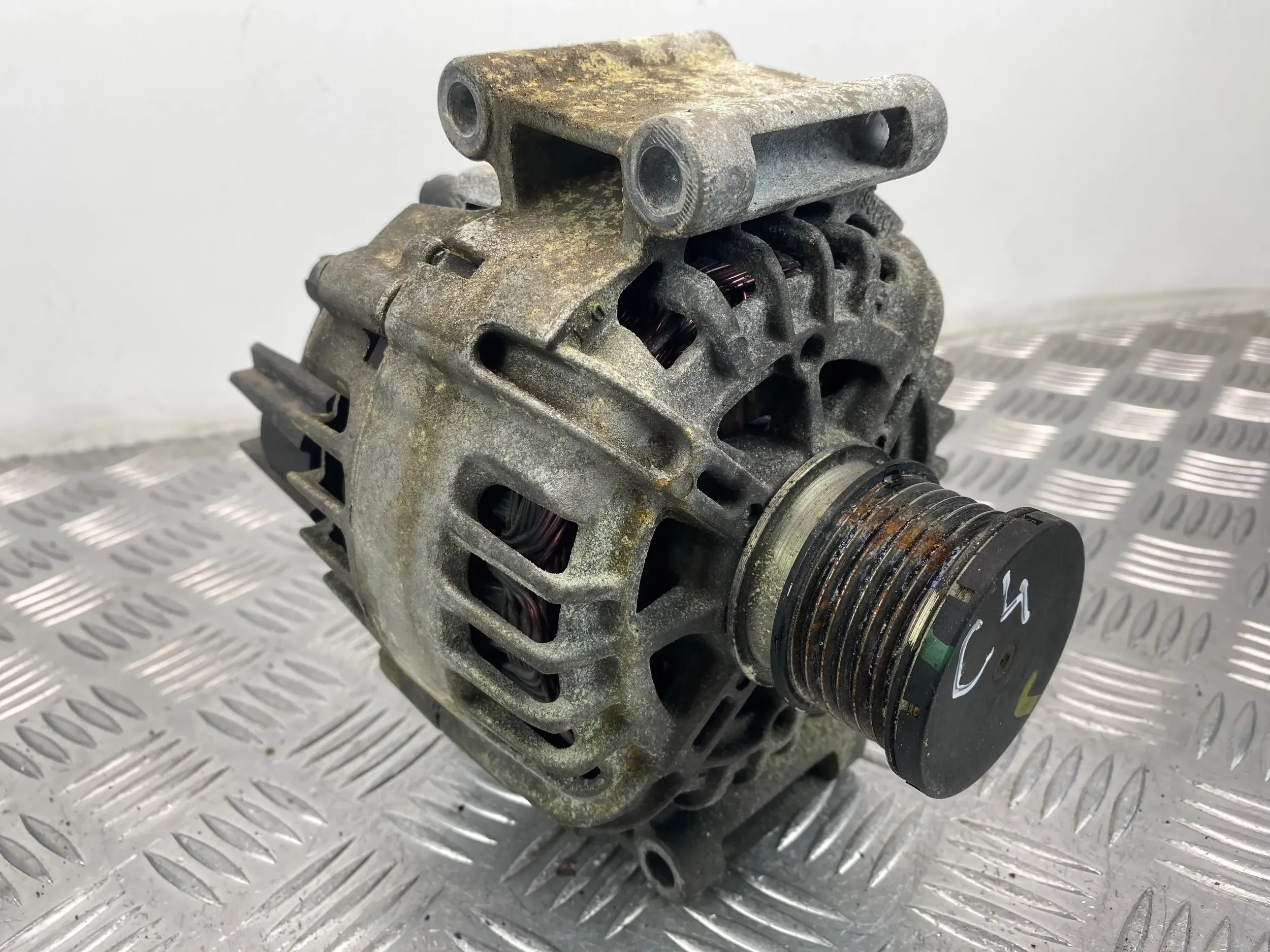 MERCEDES W204 C180 alternator A0009067902