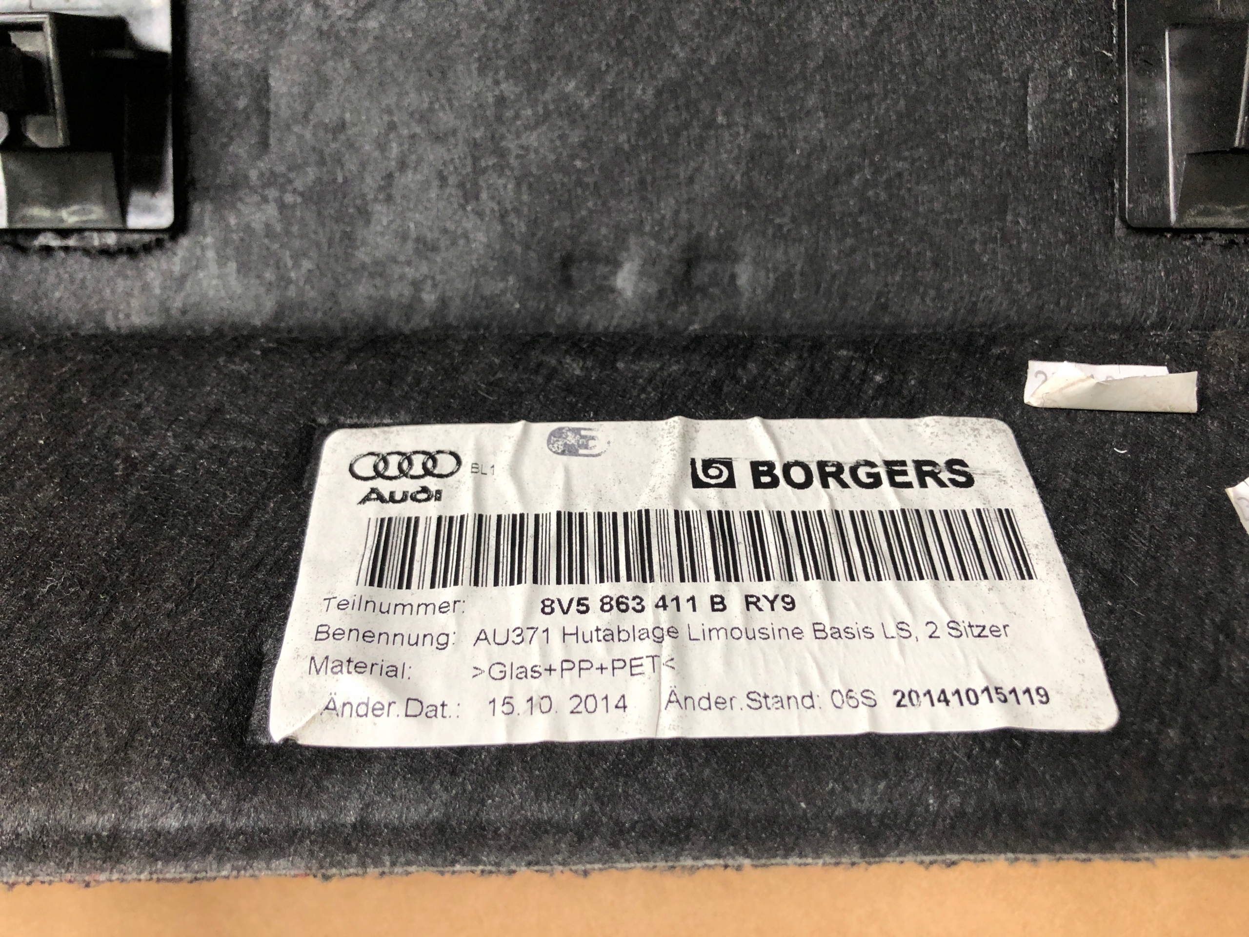 AUDI A3 8V5 sedan plato boot 8V5863411B