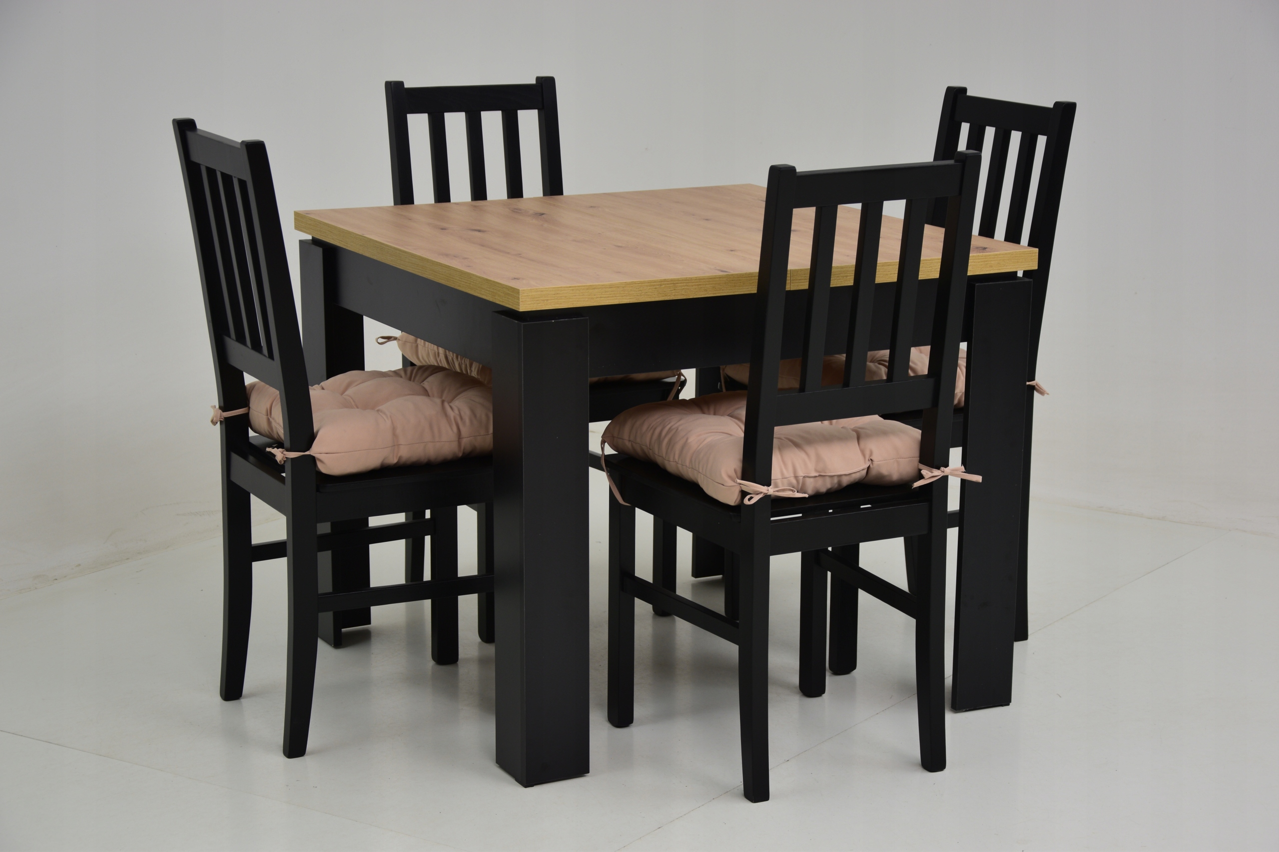 4 SOLIDNE krzesła z poduszką + stół DĄB 90x90/120 Grubość blatu 3.2 cm