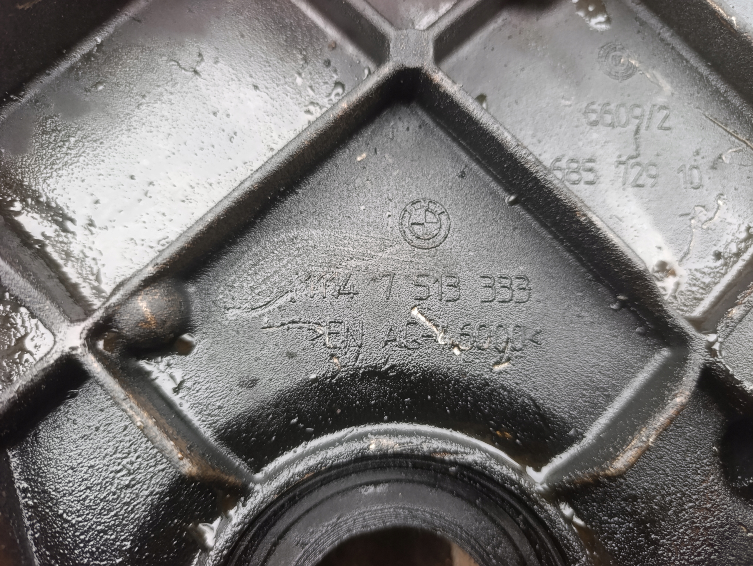 Couvercle carter distribution BMW E60 4.4 B 7513333