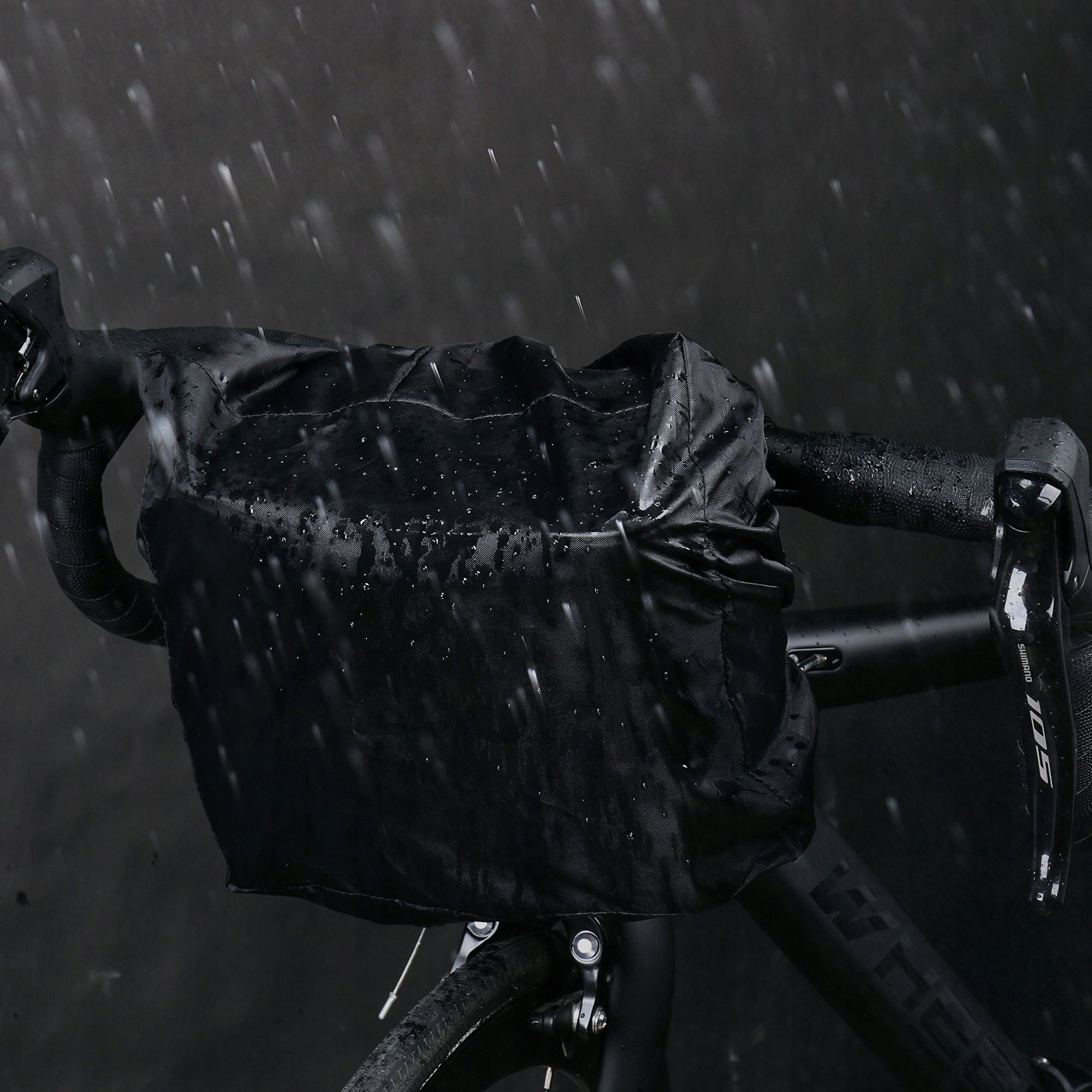 SAKWA ROWEROWA NA KIEROWNICĘ TORBA ROWEROWA TORBA MĘSKA NA RAMIĘ Z PASKIEM Szerokość produktu 21 cm