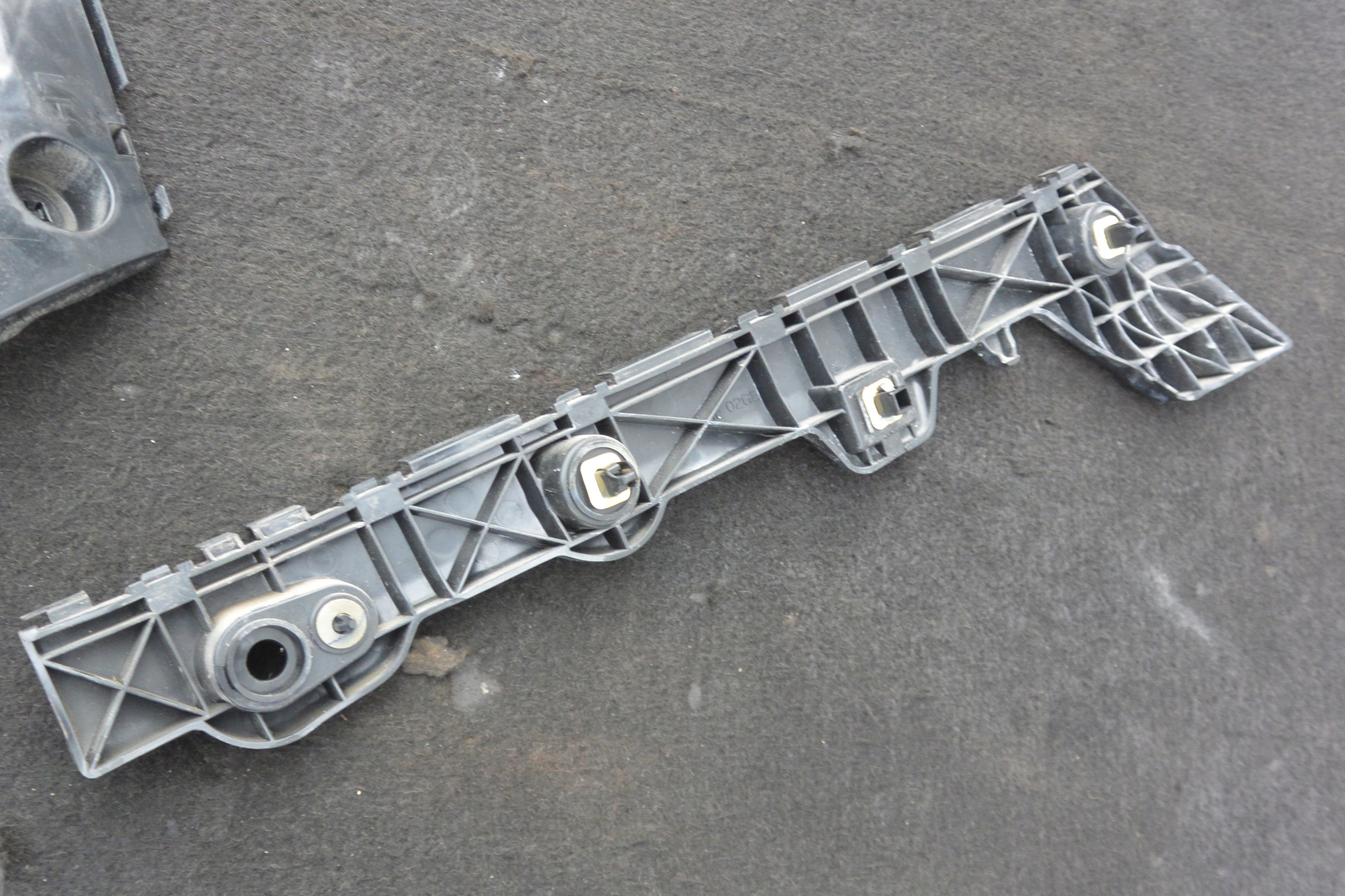 MAZDA CX9 II 16- bumper bracket rear part left right