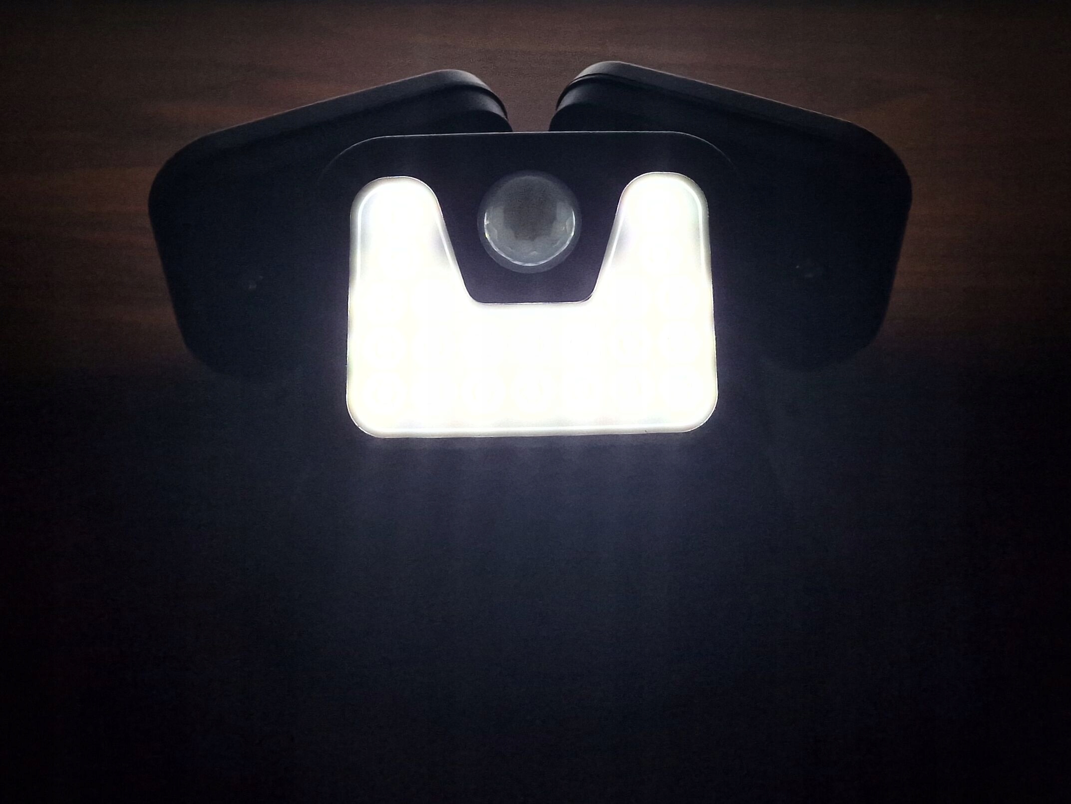 LAMPA SOLARNA Z CZUJNIKIEM RUCHU MOCNA PANEL SOLARNY 74LED IP65 ŚWIECENIA Kąt świecenia 120°