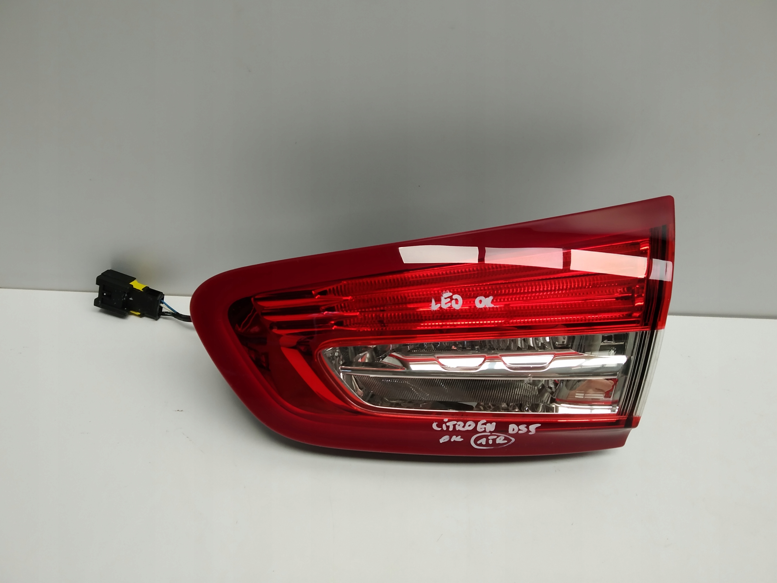 11+ Citroen Ds5 light LED right to the bonnet rear part