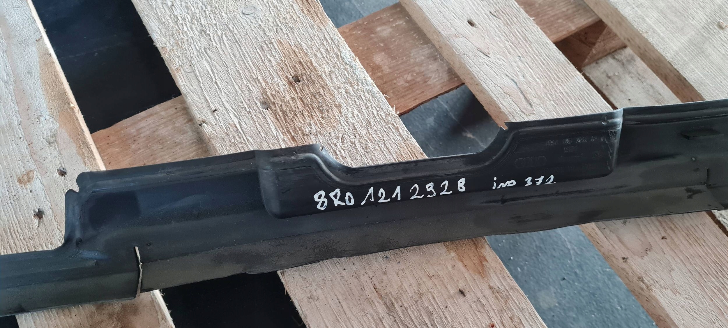 Q5 8R intake drain air cap supports 2.0 TDI