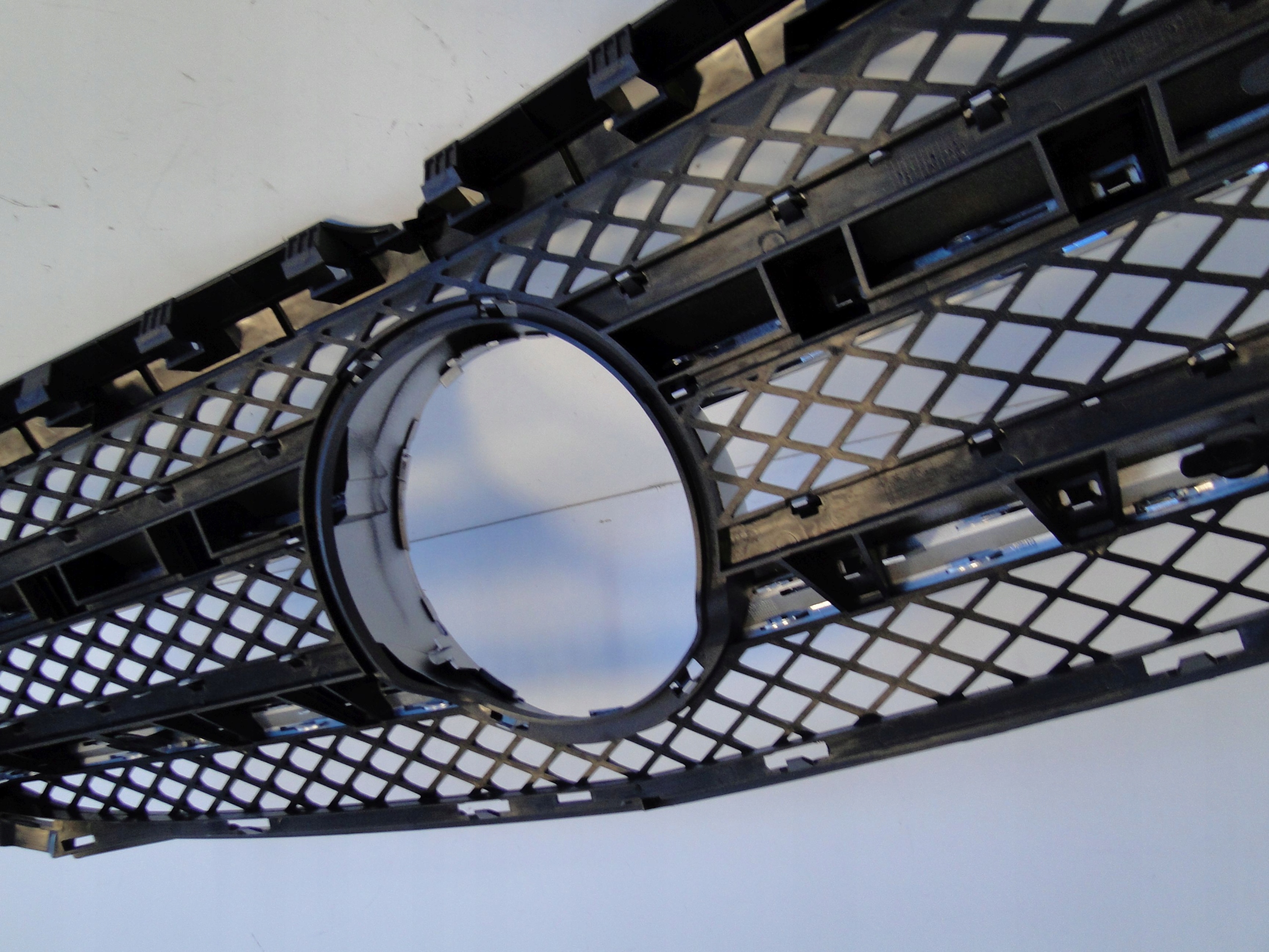 MERCEDES B W246 246 GRILL ATRAPA PRZÓD KRATKA 982 Wersja Europejska