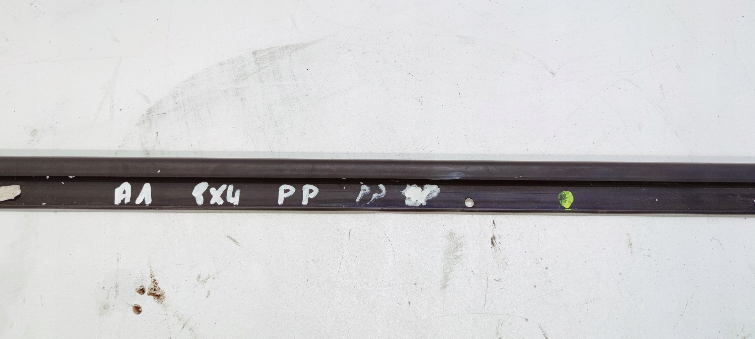 moulding dust right front AUDI A1 8X4837478