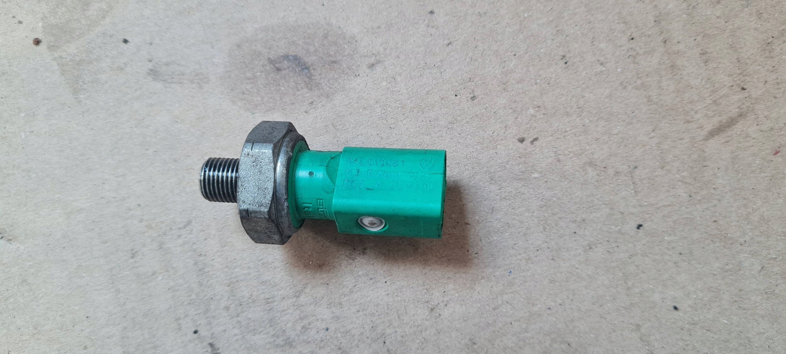 A4 B9 8W Sensor Druck oil 2.0 TDI 04L919081 A5 8W Q5 80A A6 C8