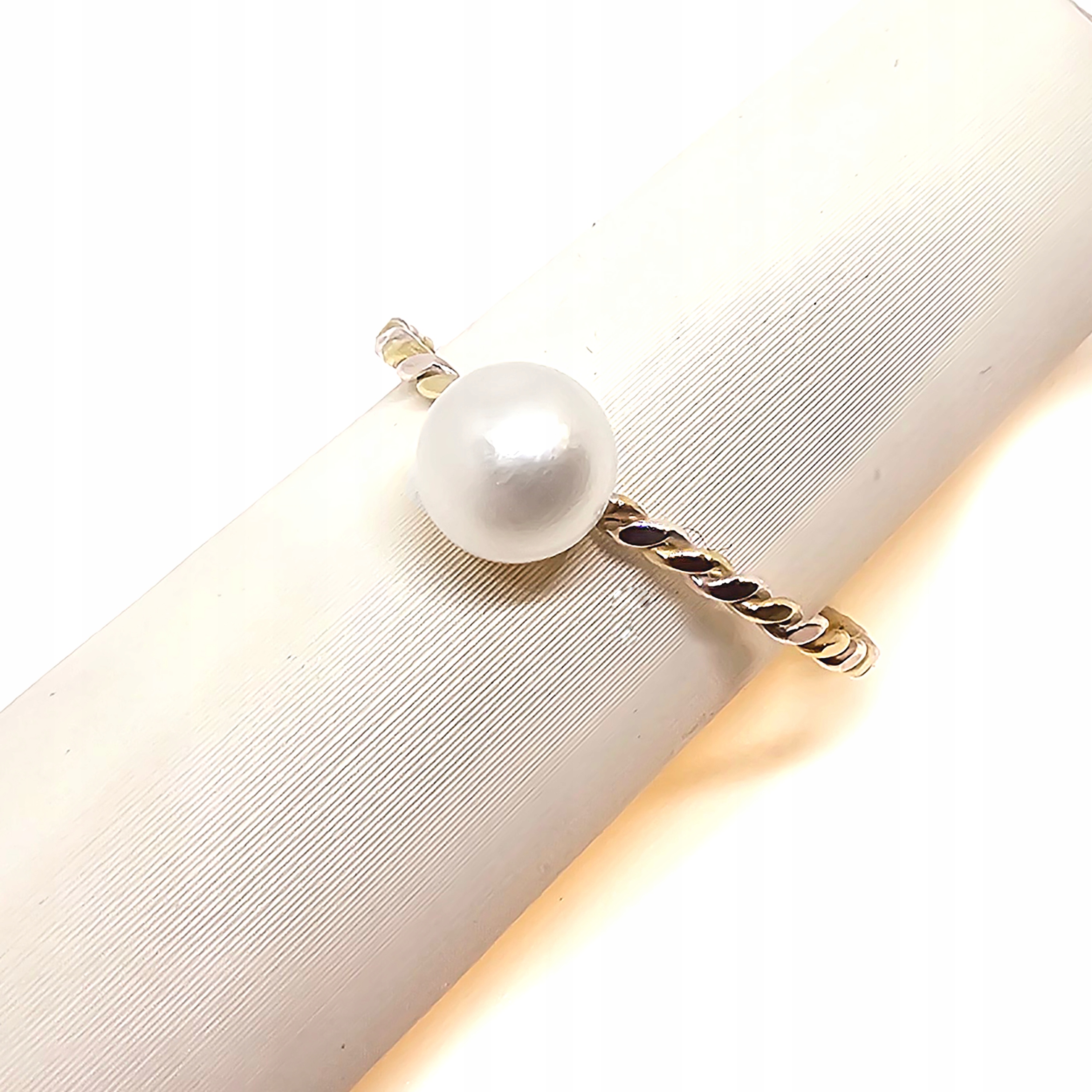 Prstýnek s perlou na pletené kolejnici ze zlata 585 a stříbra 925