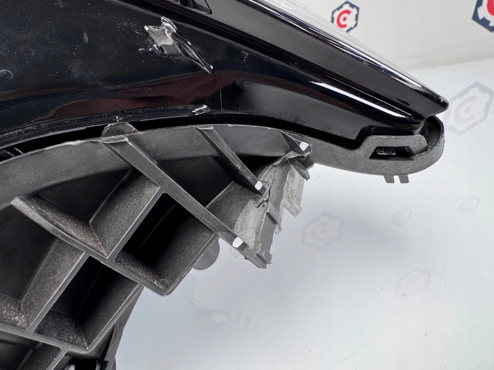 LAMPA LEWA PRZÓD VOLVO XC90 II FULL LED 2015- Typ samochodu 4x4/SUV Samochody osobowe