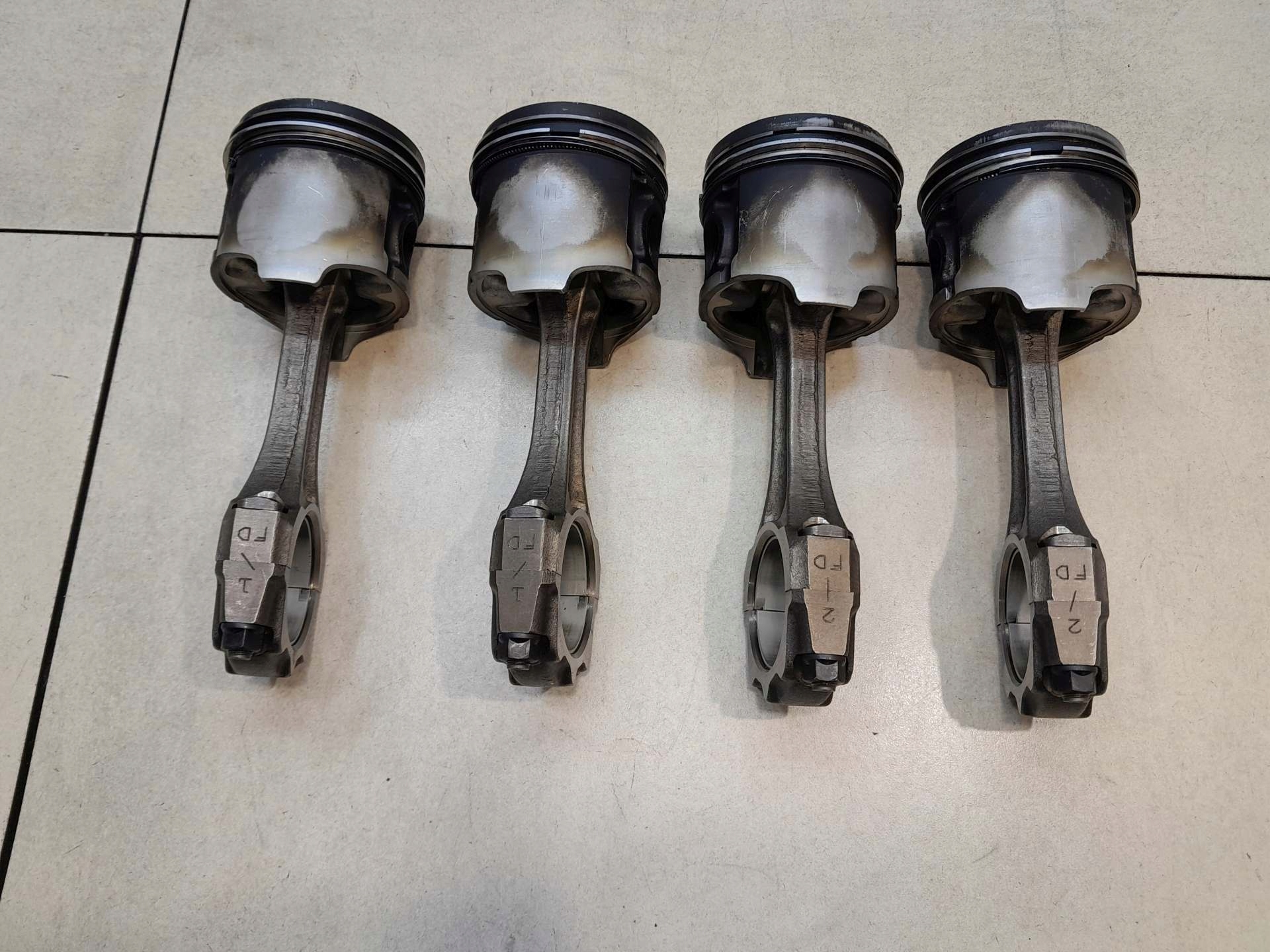 piston with connecting rod MAZDA PREMACY 2.0 DITD