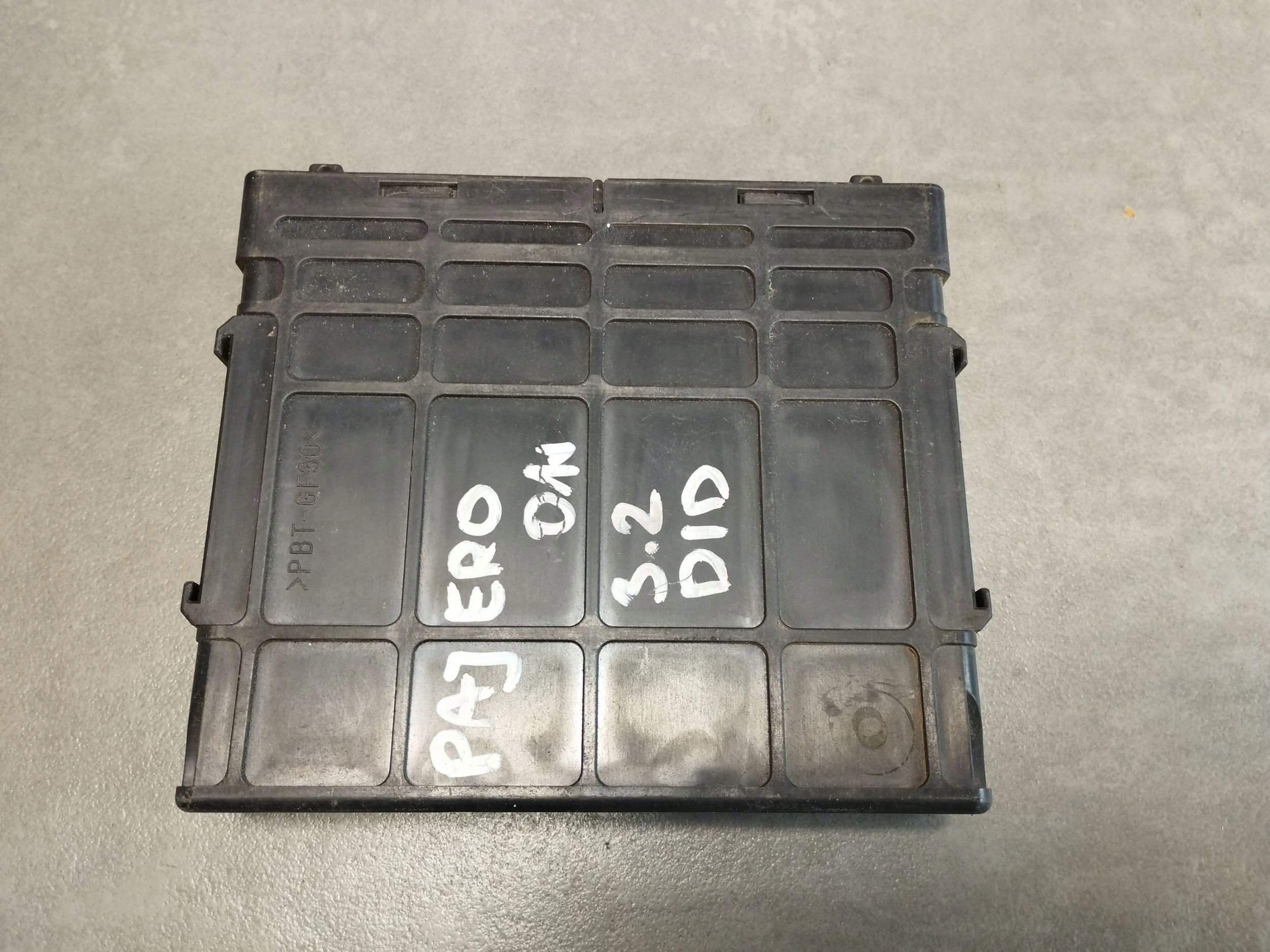 Mitsubishi Pajero 3.2 DID control unit module of the engine MK386842