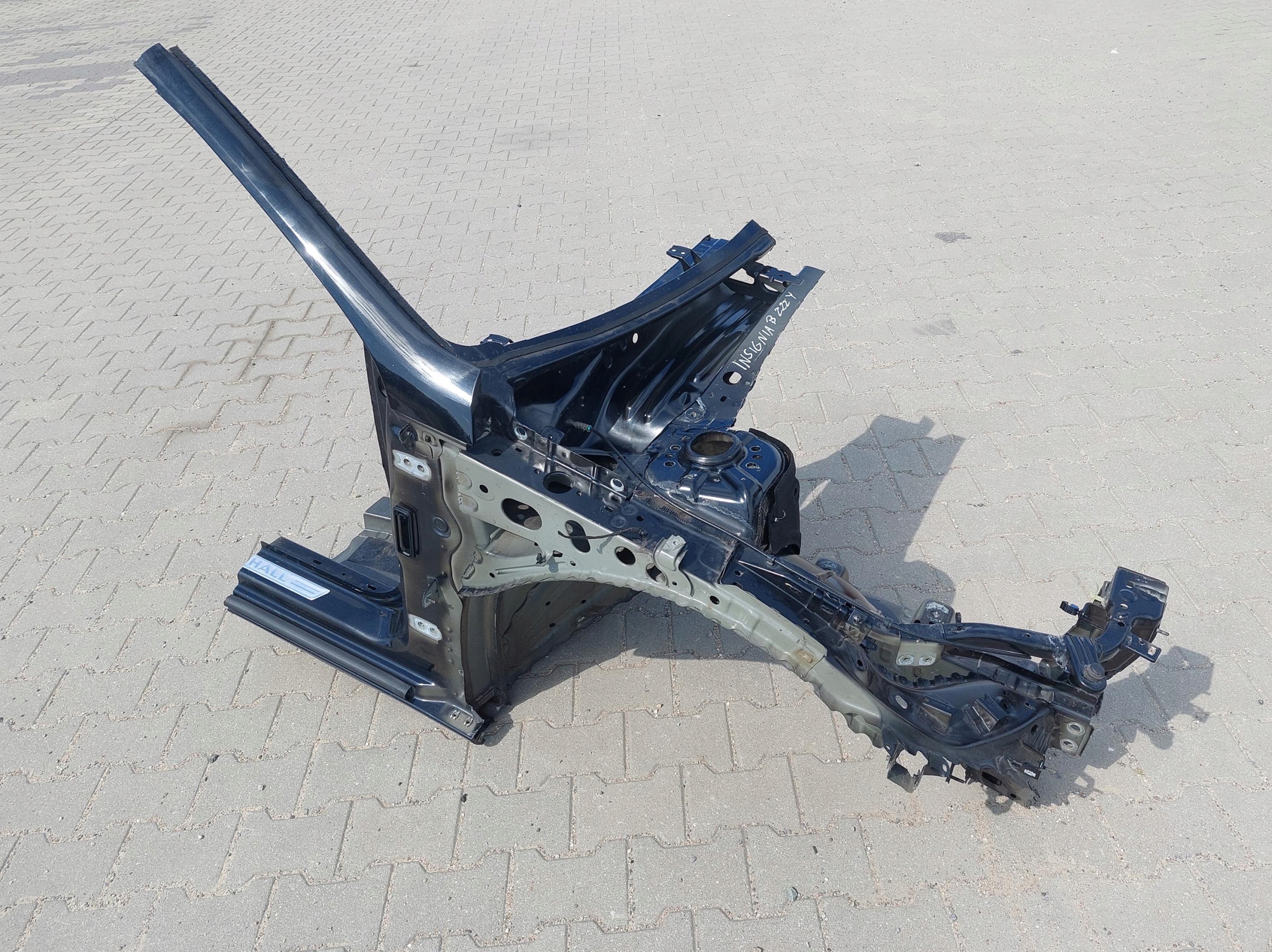quarter front front quarter right OPEL INSIGNIA B Z22Y