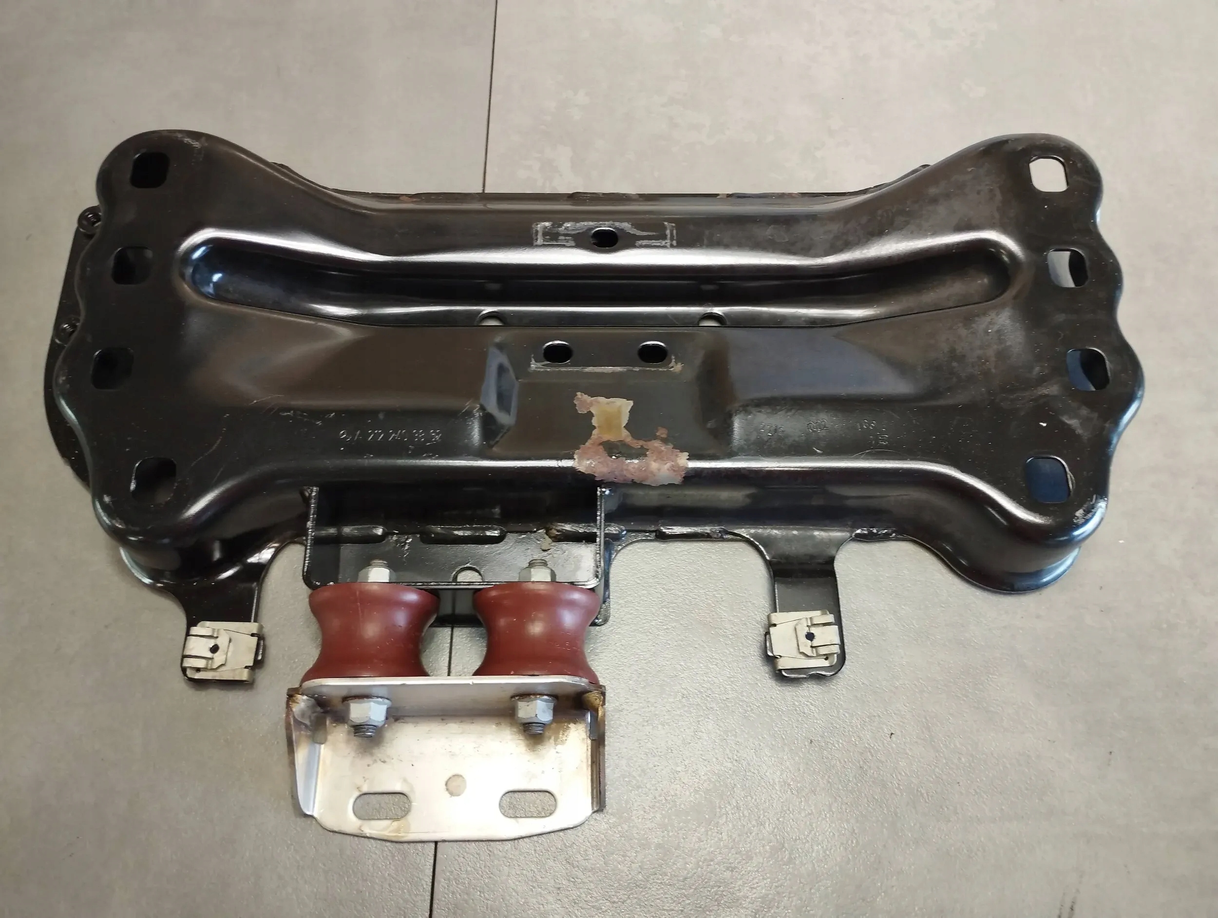 Mercedes-Benz CLS C218 gearbox mount A2122403802